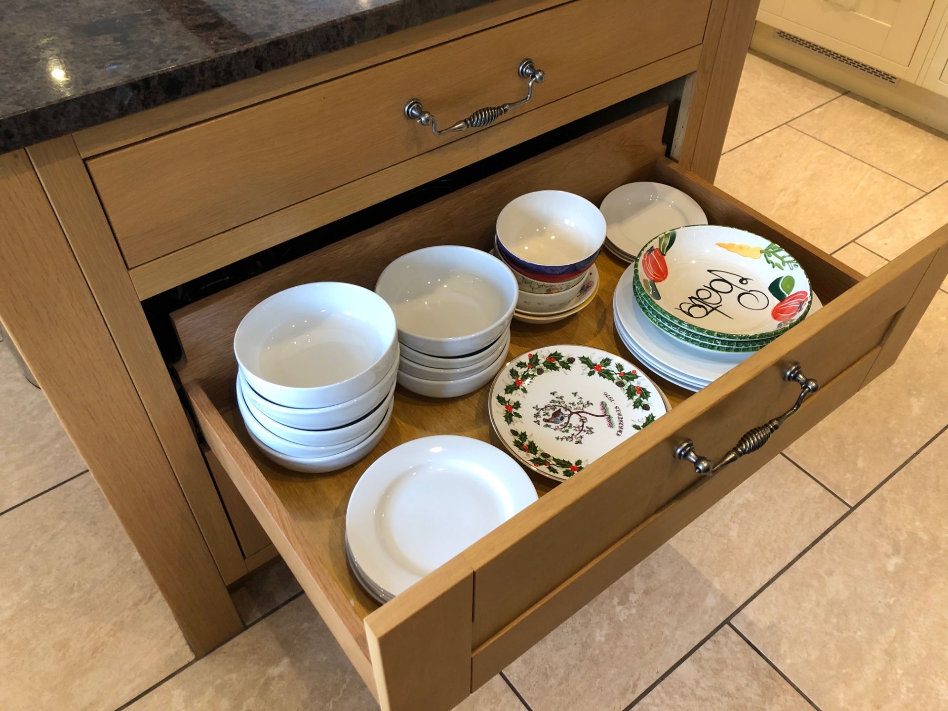 1 x Bespoke Milton Ivory Oak PWS Kitchen with 20mm Granite Worktops and Appliances -  ***NO VAT ON - Image 19 of 65