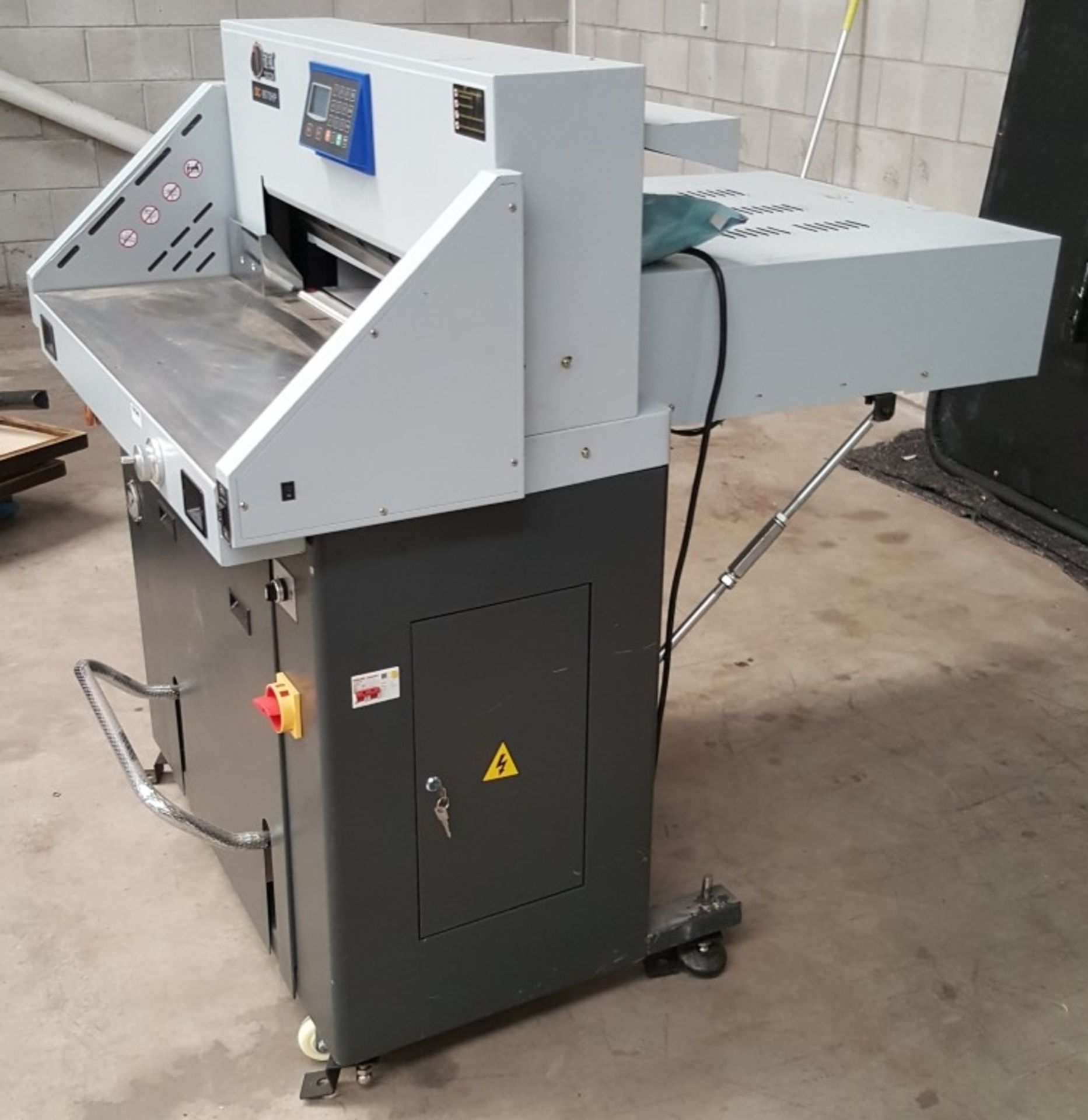 1 x Docon DC-8670HP Hydraulic Paper Guillotine - Heavy Duty Paper Cutting Machine - Image 3 of 10