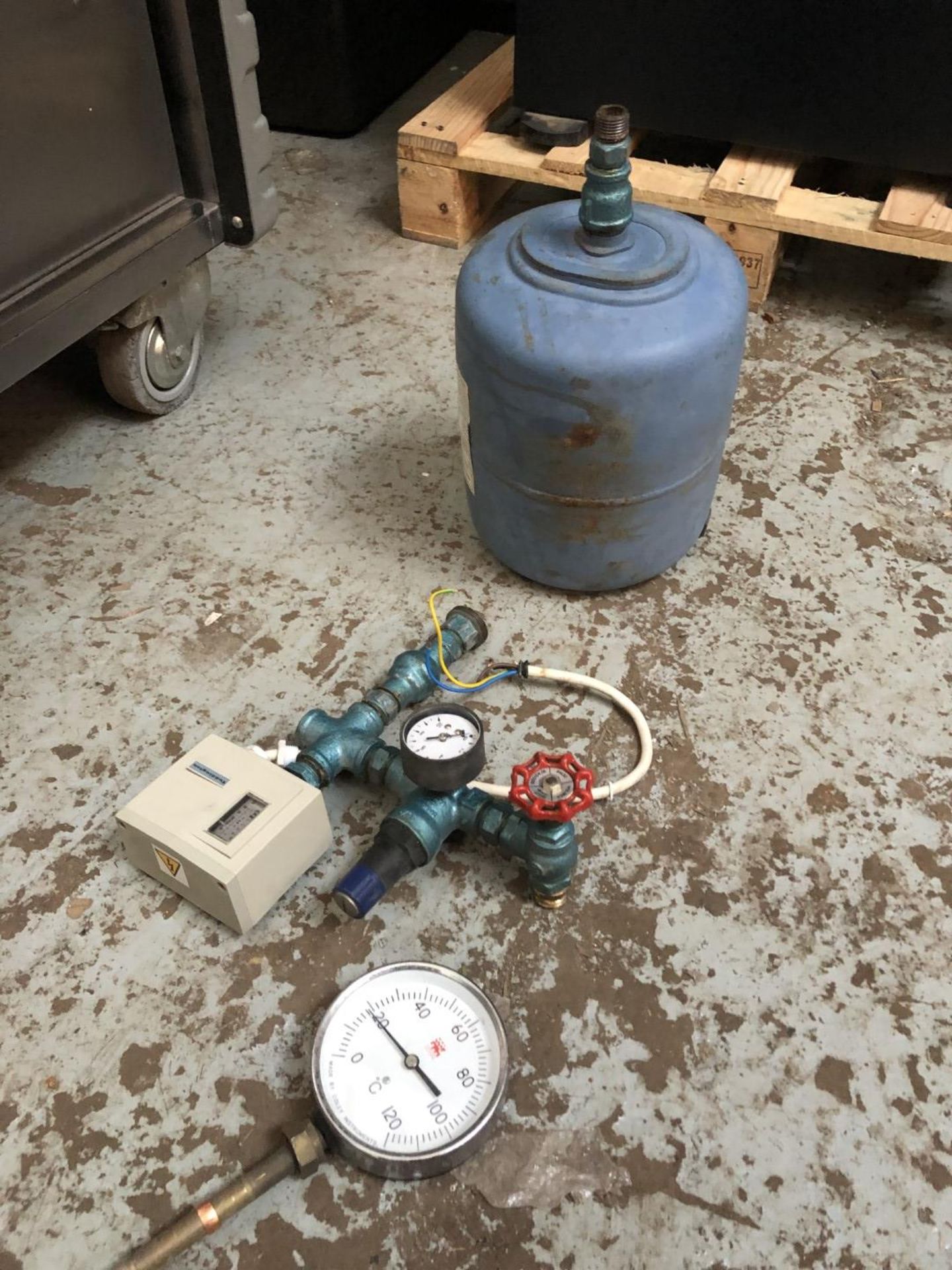 Lot Of Water Pressure Appliances - NP003 - CL344 - Location: Altrincham WA14