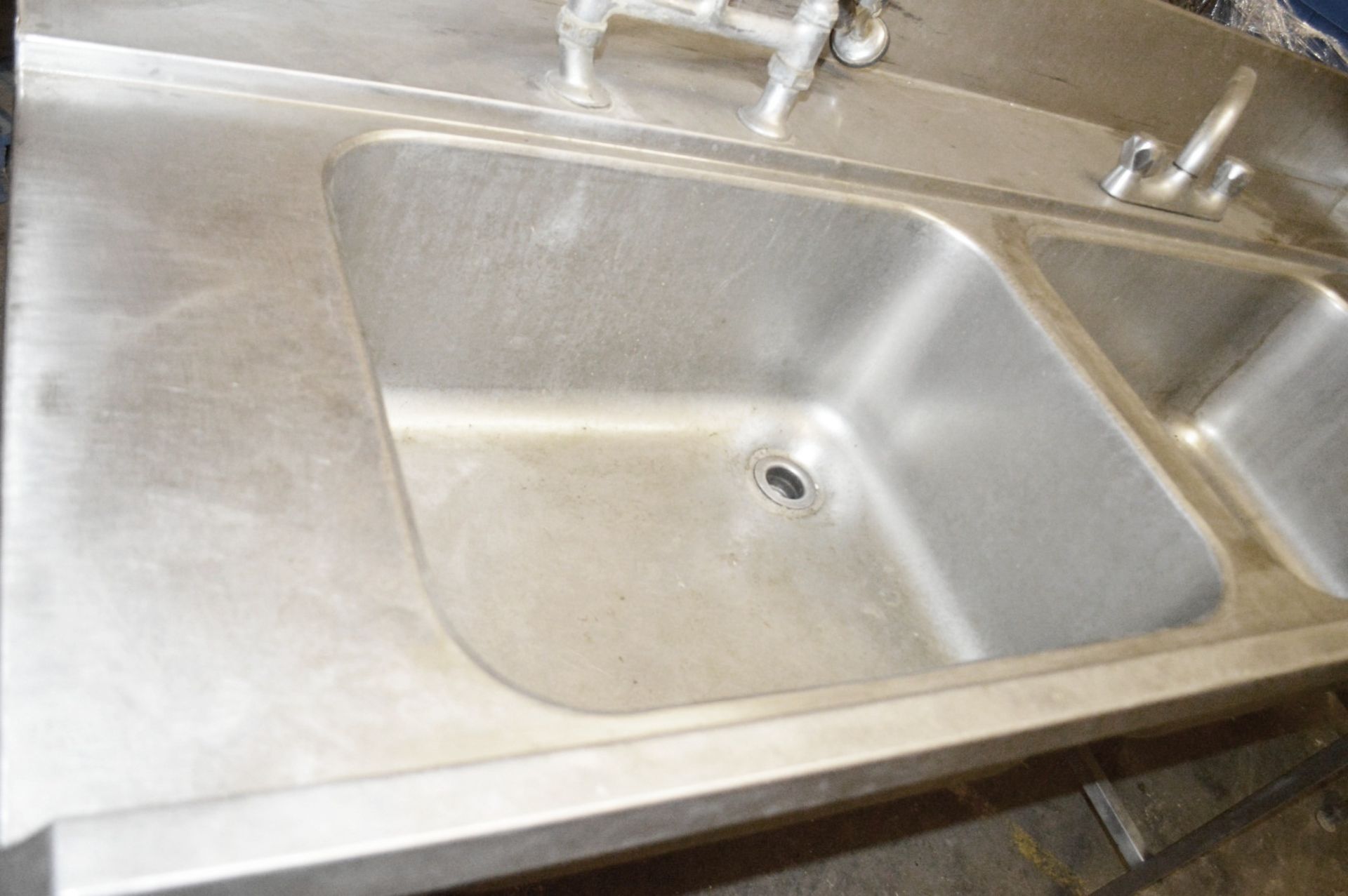 1 x Commercial Stainless Steel Double Bowl Wash Station Catering Sink With Spray Arm And Hand Basin - Image 4 of 10