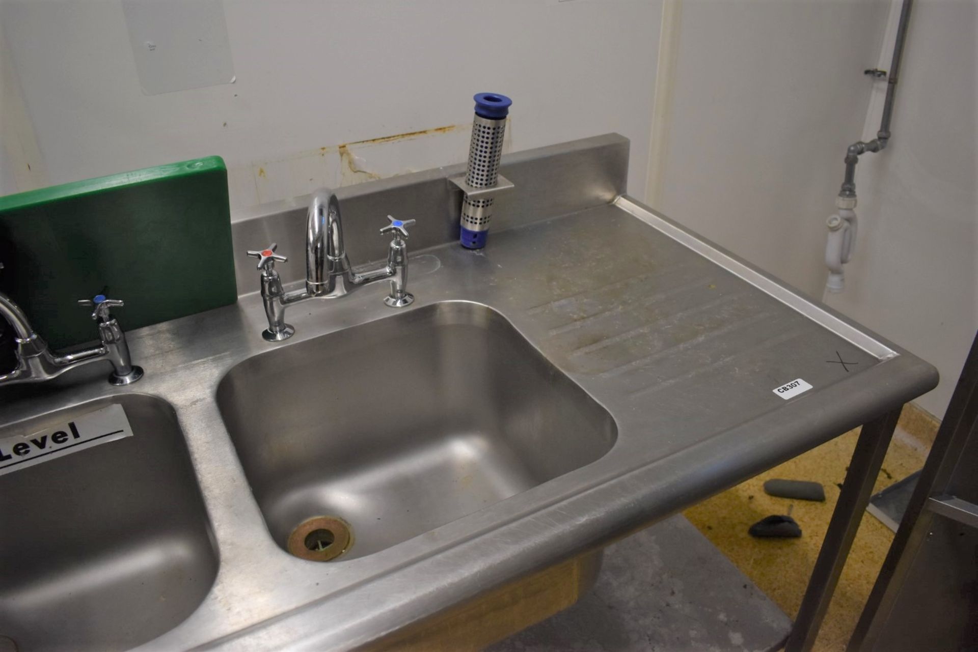 1 x Large Stainless Steel Wash Unit With Triple Sink Basins, Hose Rinser Tap, Mixer Taps, Drainer, - Image 6 of 6