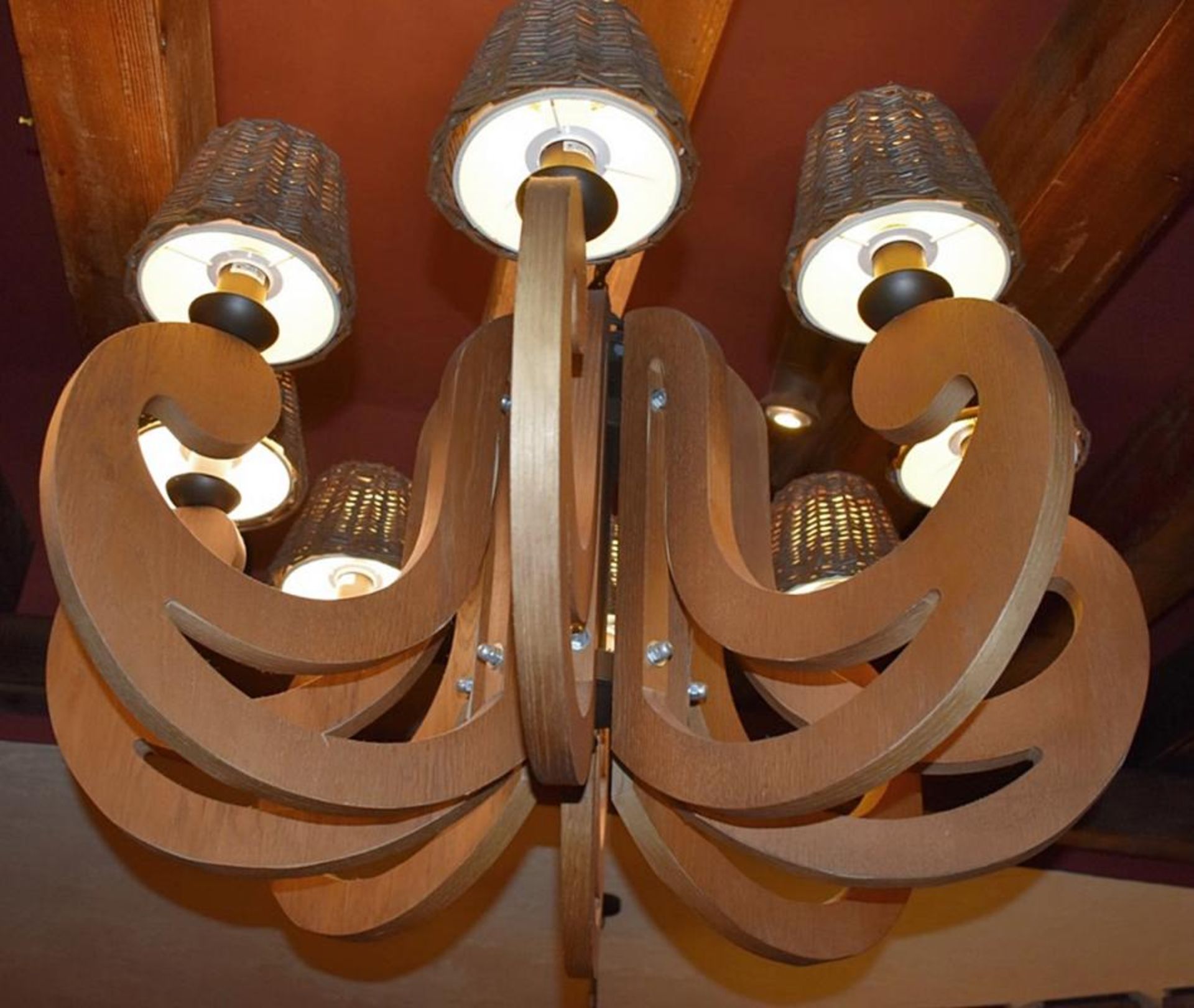 1 x Large Artisan Wooden Candelabra 8 Light Chandelier With Rustic Basket Shades - Dimensions: Diame - Bild 2 aus 7