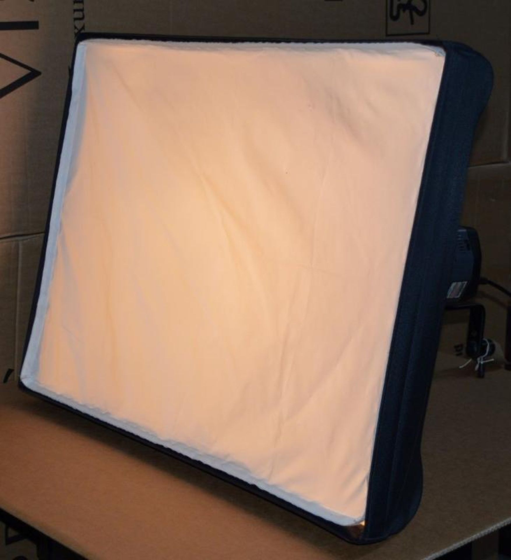 1 x Bowens Flash Light Wafer Softbox - Professional Photography Equipment - Good Condition - Include