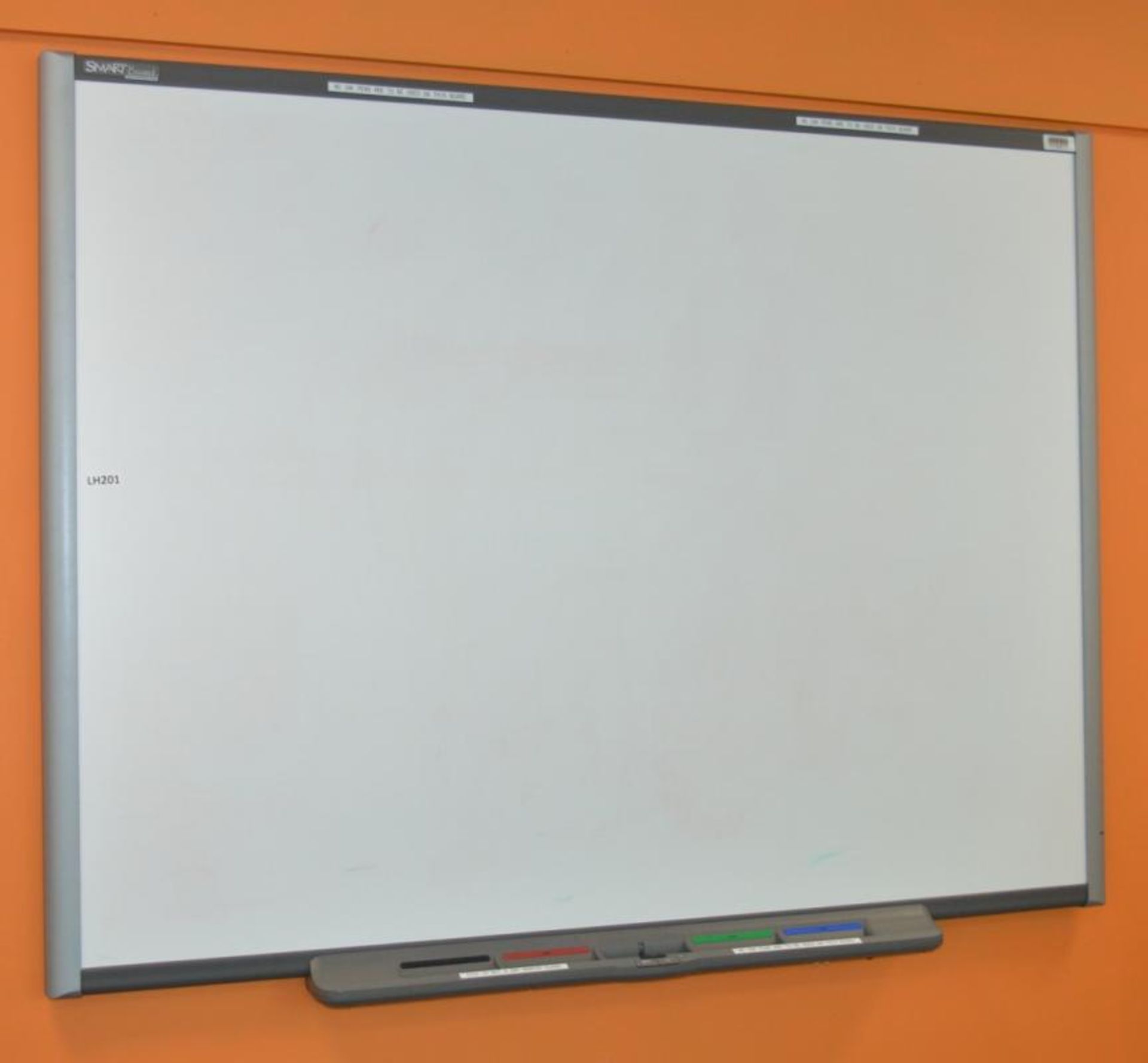 1 x Smart Whiteboard With Selection Of Pens - H126 x W166 cms - CL287 - Ref LH201 - Low Start, No Re