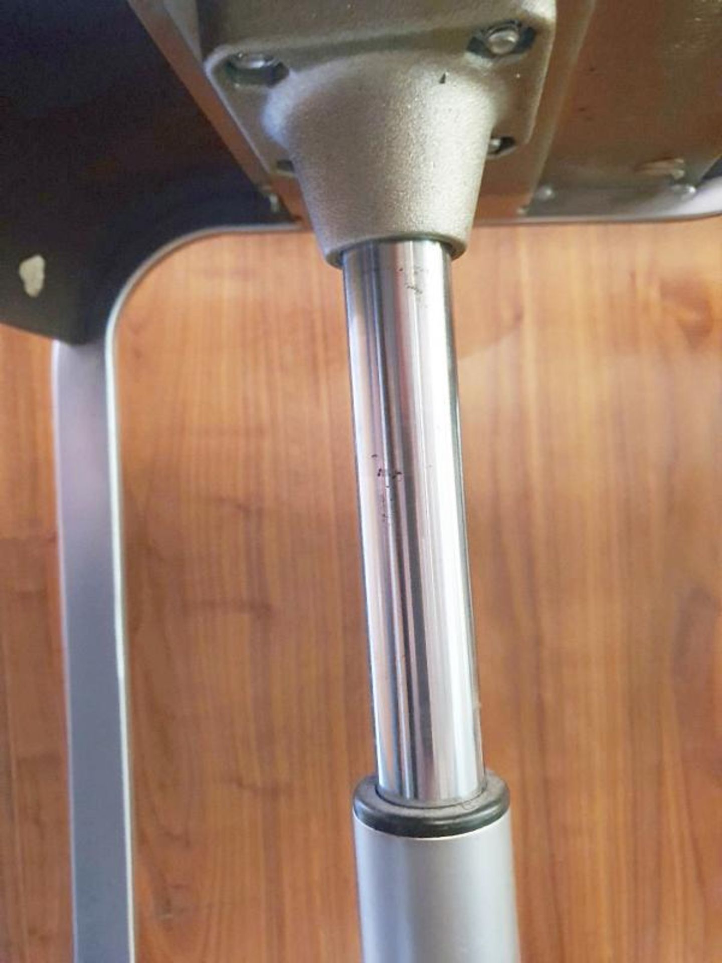 3 x Lapalma 'LEM' Heavy Duty Commercial Italian Stools With Oak Seats And Adjustable Hydraulic Aided - Image 10 of 10
