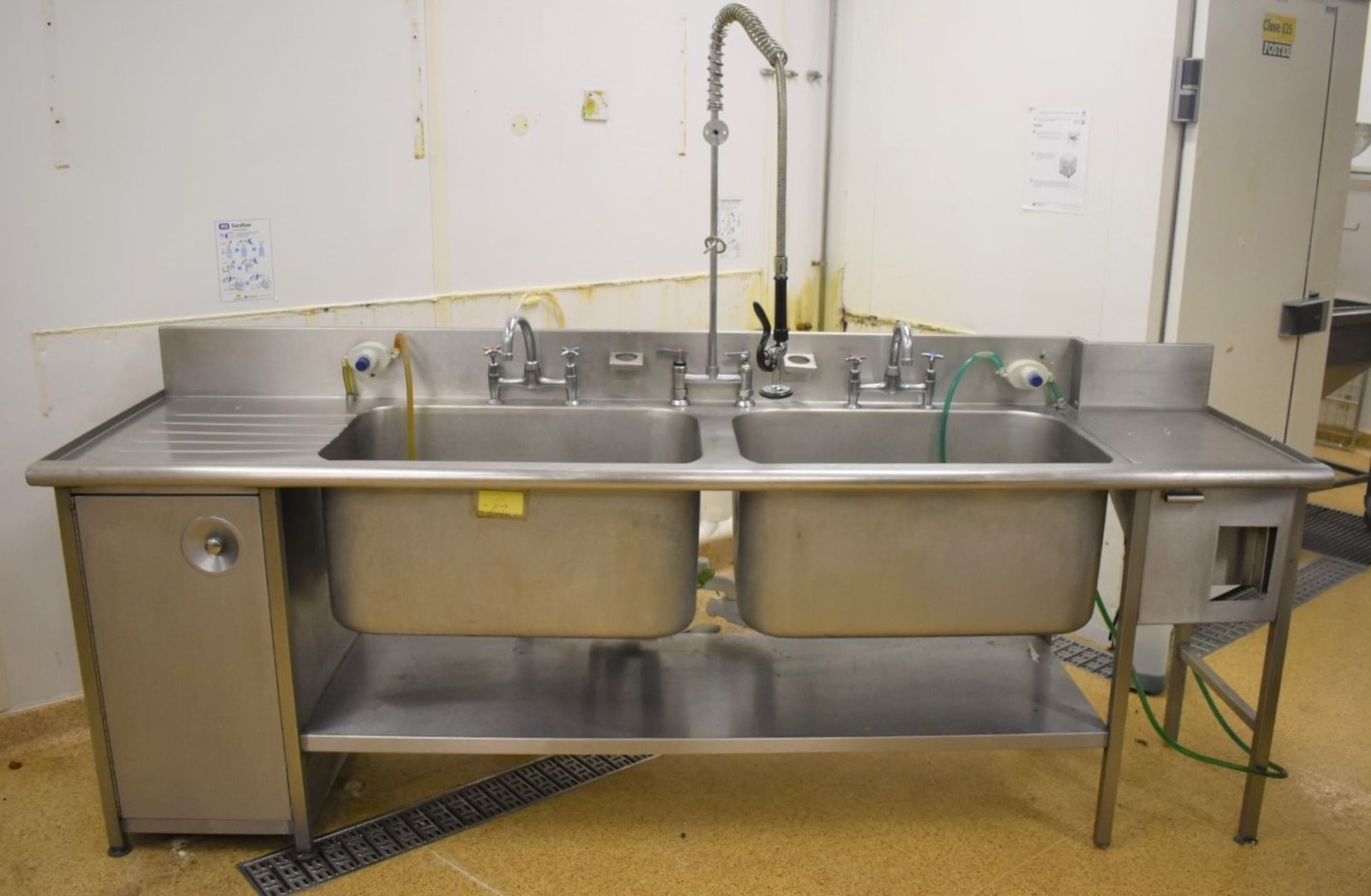 1 x Large Stainless Steel Wash Unit With Twin Deep Sink Basins, Hose Rinser Tap, Mixer Taps,