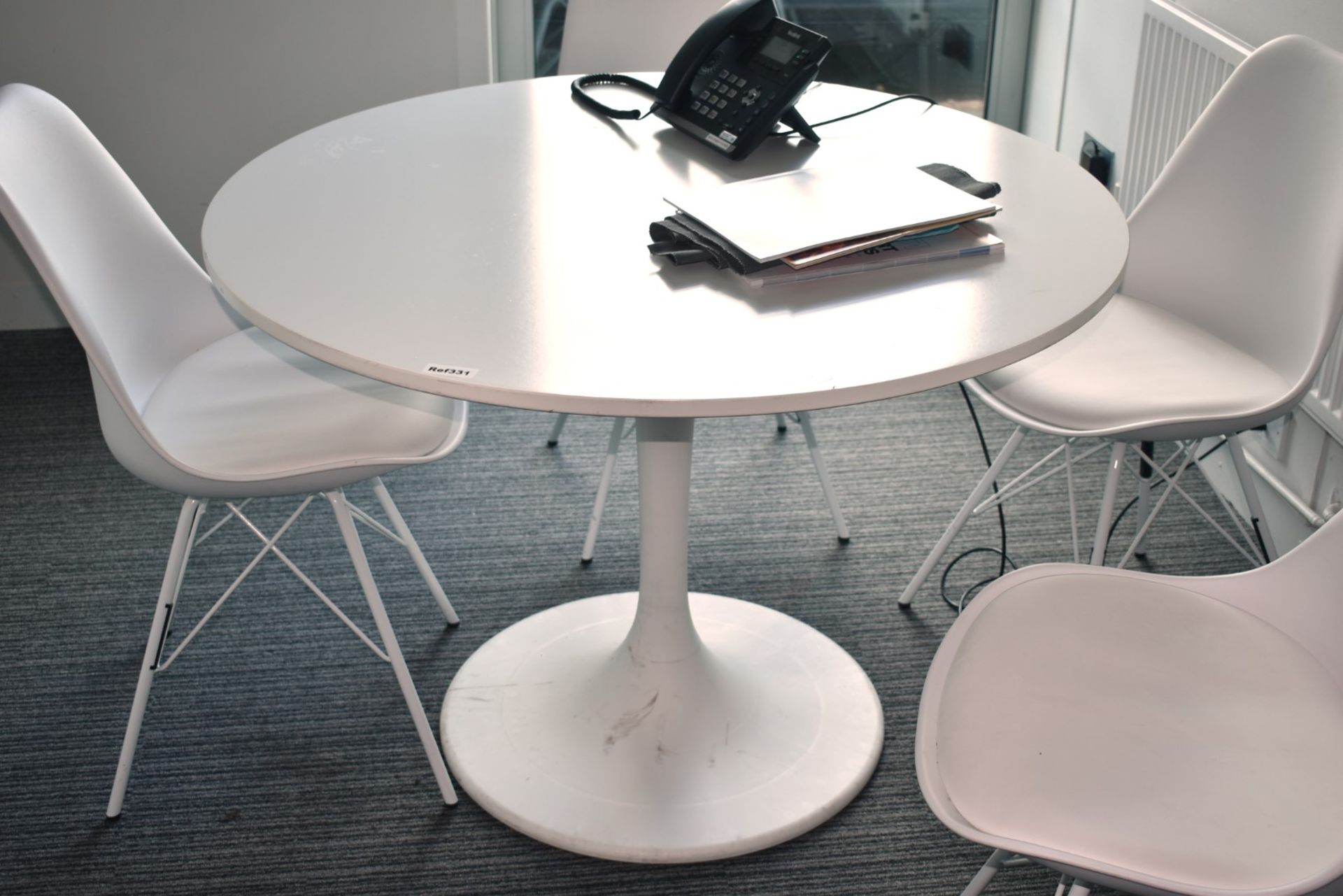 1 x Round Meeting Tabe With Four Eames Style Chairs - Retro Design in White  - Height 74cm x