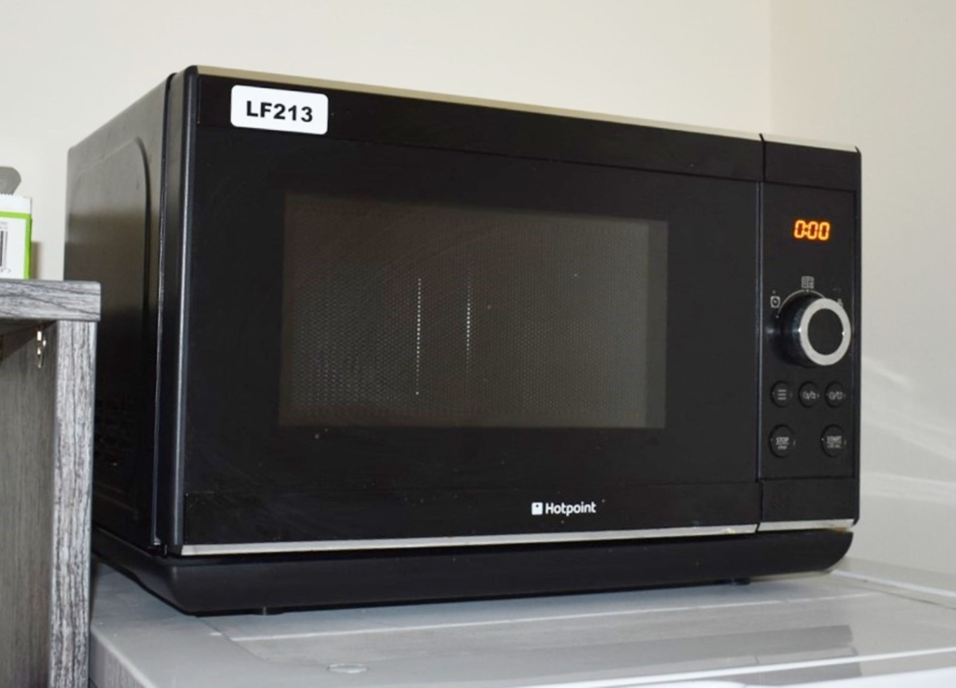 1 x Hotpoint Microwave Oven in Black