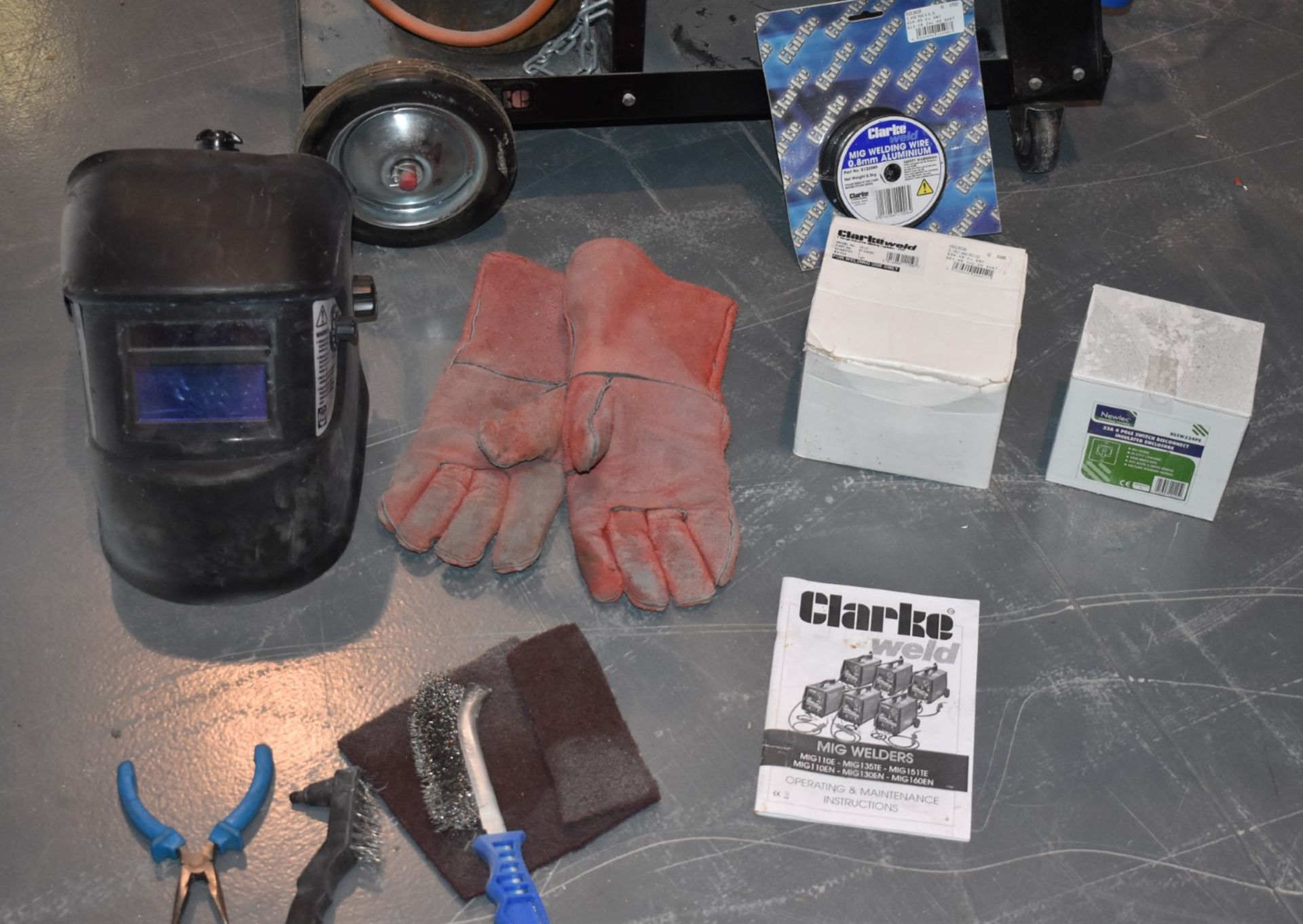 1 x Clarke MIG160EN Turbo No-Gas/Gas MIG Welder With Stand and Accessories - Ref 449 - CL501 - - Image 8 of 11