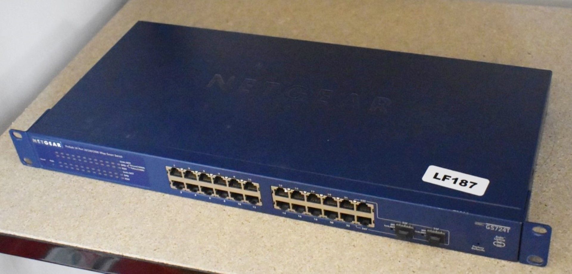 1 x Netgear ProSafe 24-port Gigabit Smart Network Switch - Model G5724T