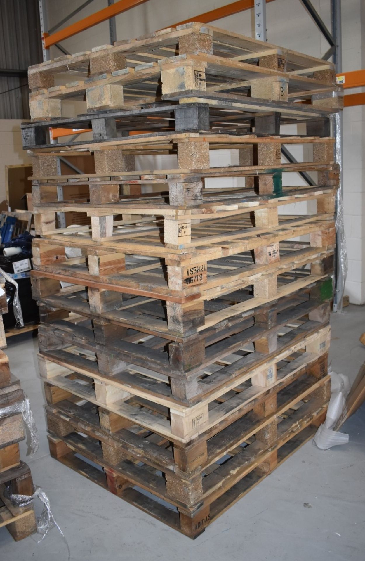 Approx 120 x UK Sized Pallets - 120 x 100 cm Wooden Pallets From Warehouse Clearance - The Pallets - Image 2 of 11