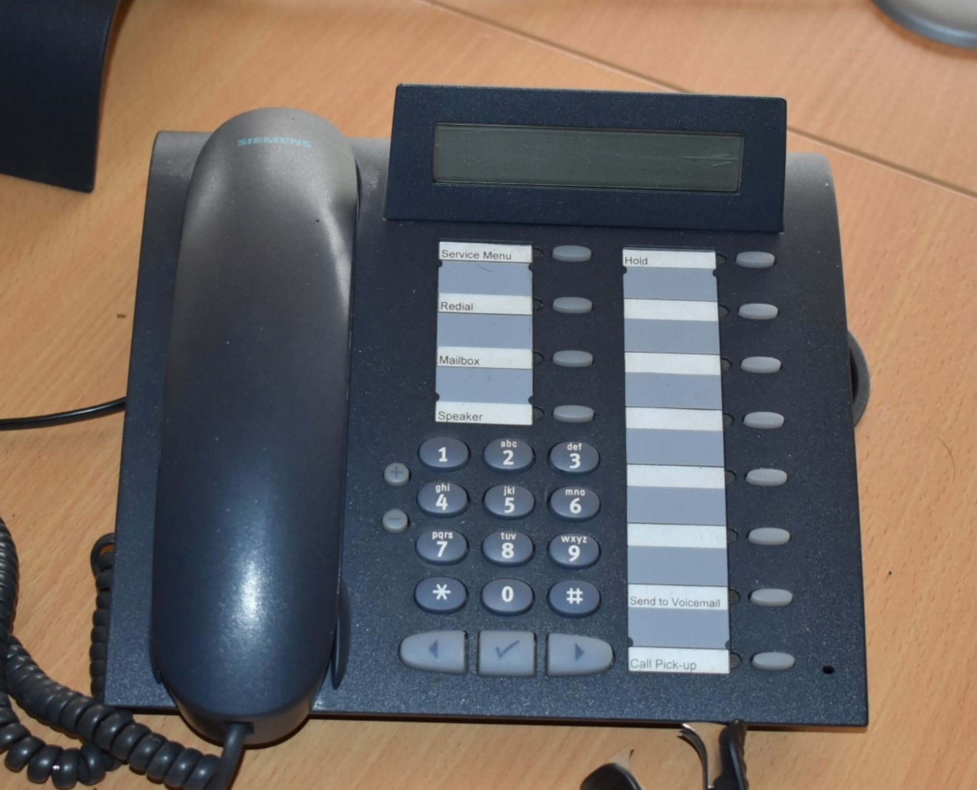 30 x Siemens Optipoint 410 Econemy Plus Office Telephone Handsets - CL529 - Location: Wakefield WF2