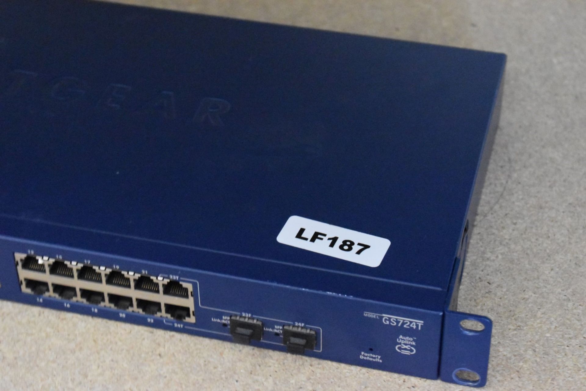 1 x Netgear ProSafe 24-port Gigabit Smart Network Switch - Model G5724T - Image 2 of 2