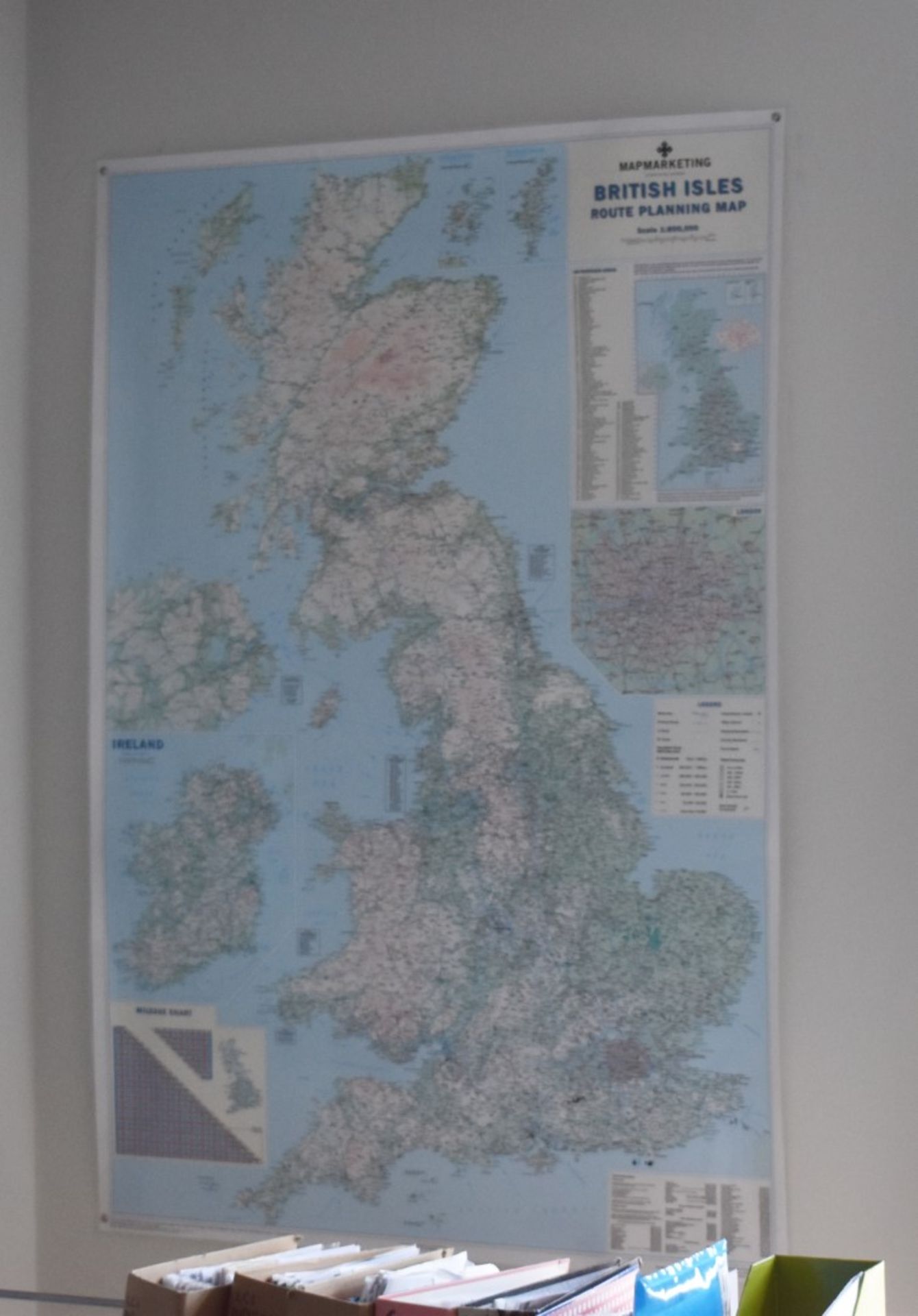 4 x Office Whiteboards and 1 x UK Map - Ref 335 - CL501 - Location: Warrington WA5 - Image 2 of 4