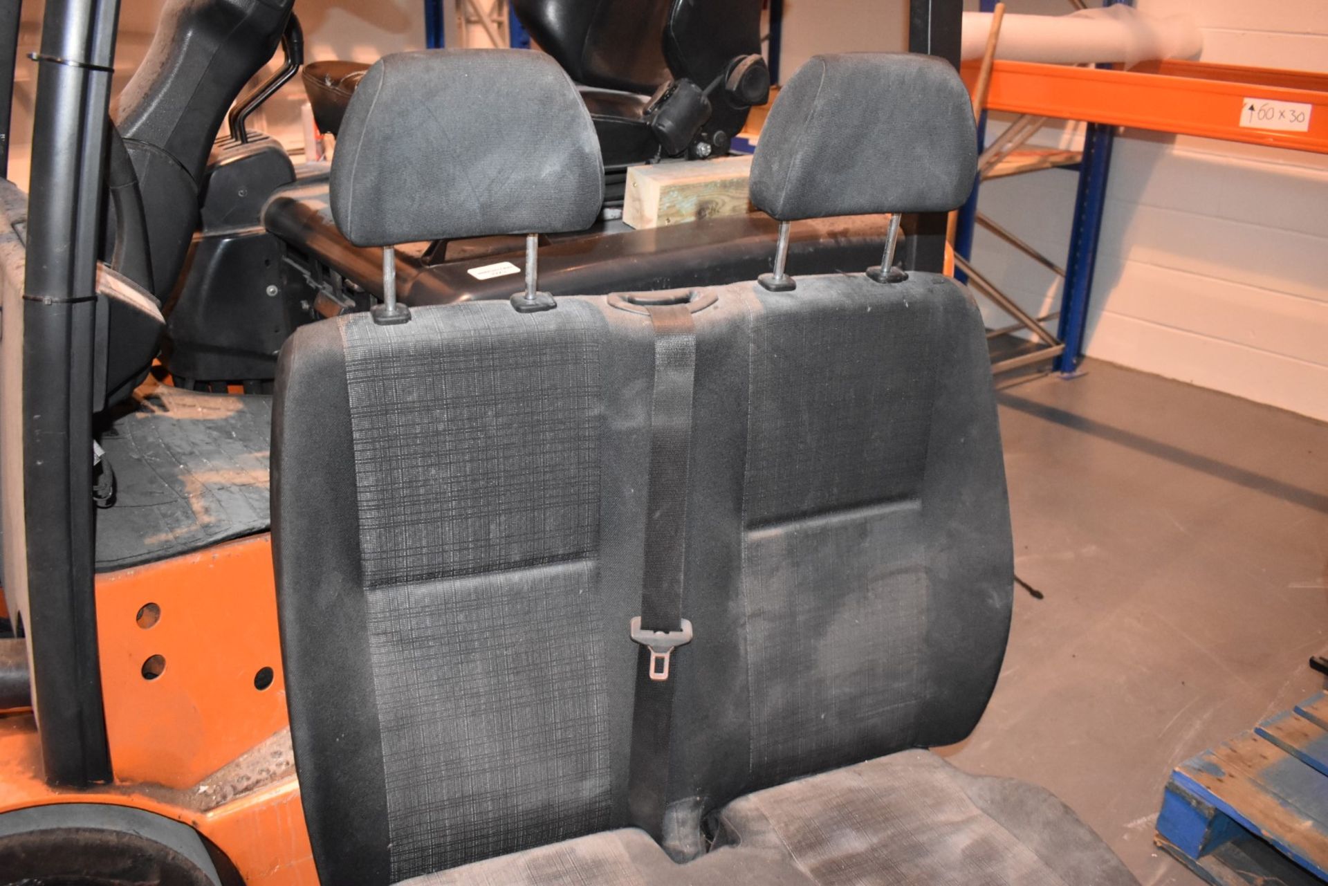 1 x Set of Mercedes Sprinter Van Seats - CL501 - Location: Warrington WA5 Auction details:Lots are - Bild 7 aus 11