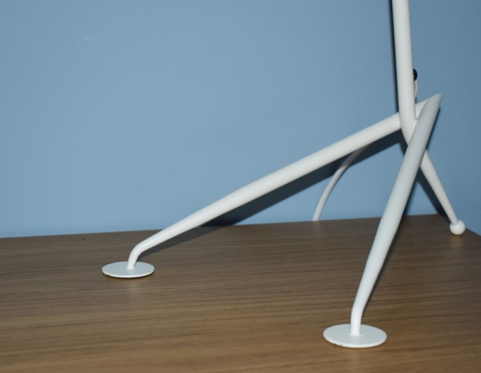 1 x Desk Lamp in White With Inline On/Off Switch and 1950's Inspired Design - Height 48 cms - Image 5 of 6