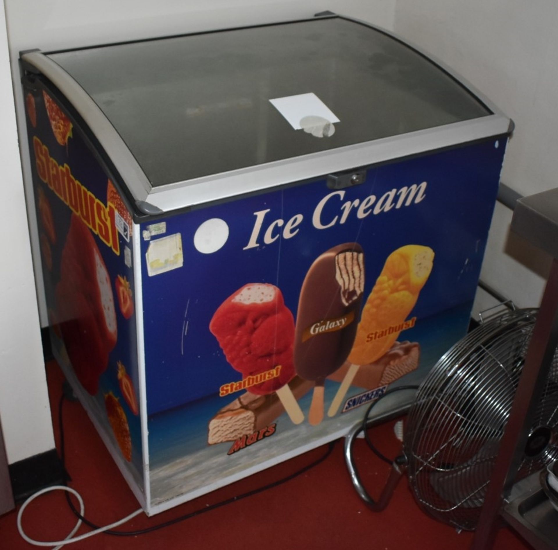 1 x Top Loader Ice Cream Chest Freezer - CL529 - Location: Wakefield WF2