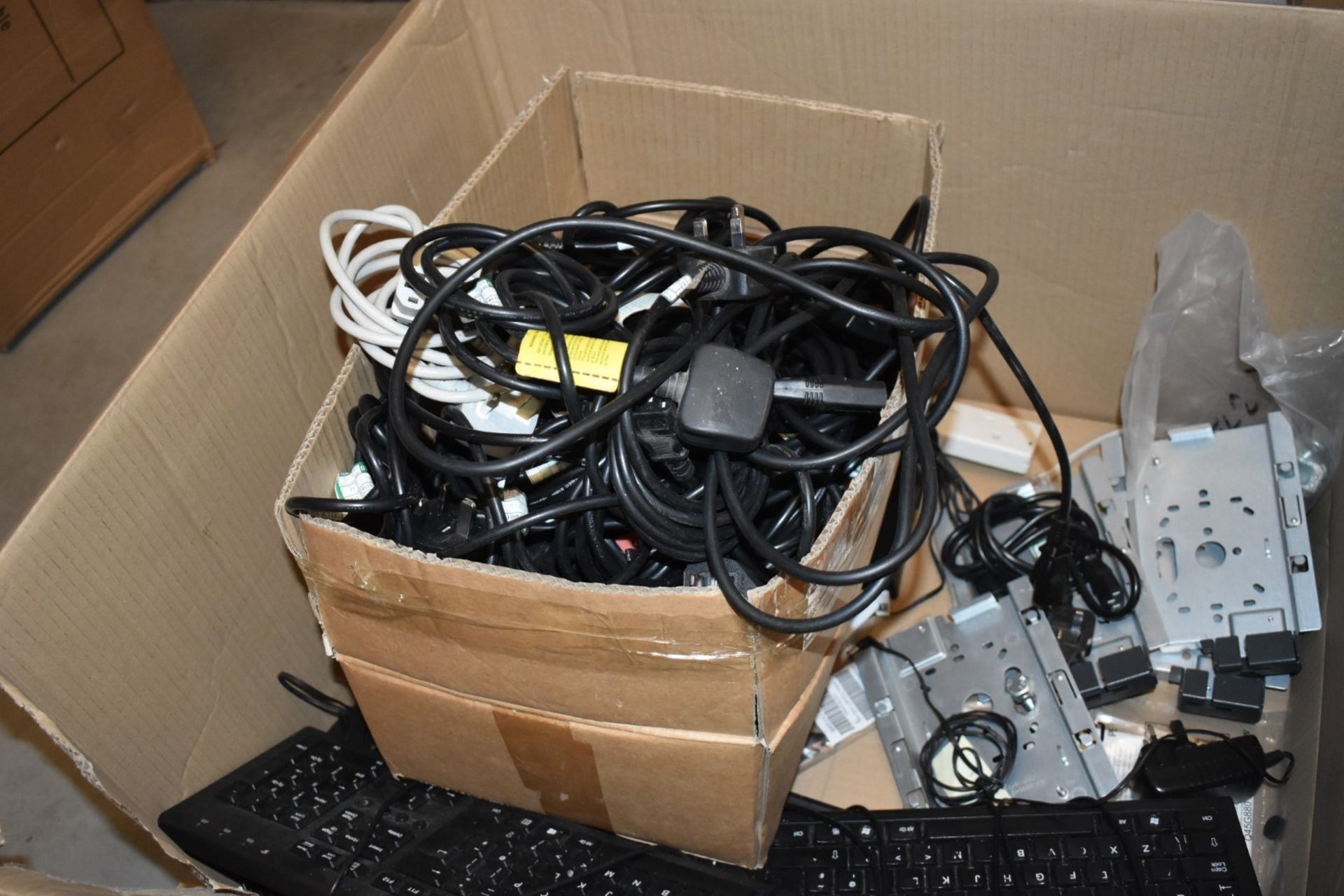 1 x Assorted Pallet Lot of Computer Equipment - Includes Laser Printer, Kettle Leads, And More! - Image 6 of 7