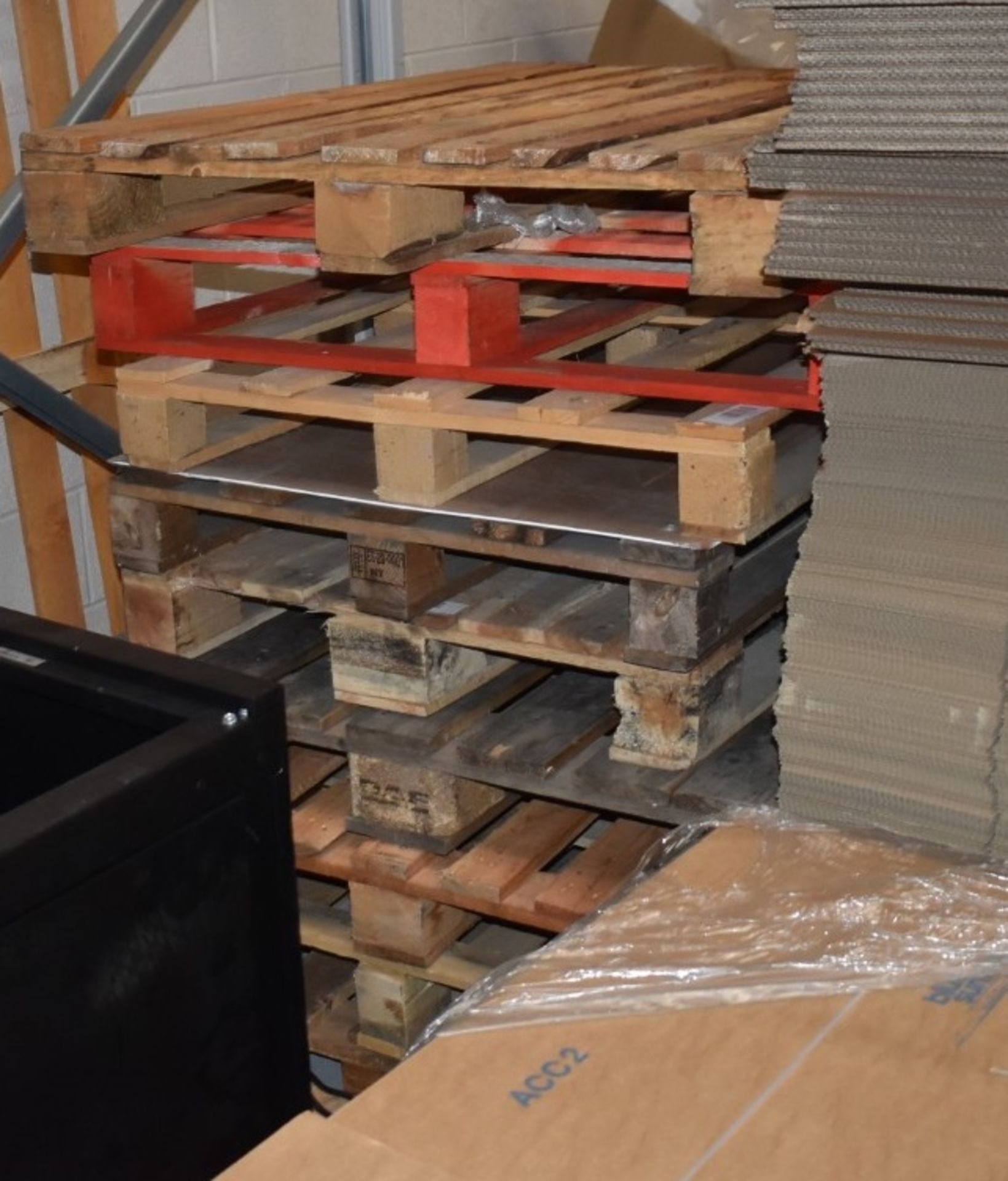 Approx 120 x UK Sized Pallets - 120 x 100 cm Wooden Pallets From Warehouse Clearance - The Pallets - Image 8 of 11