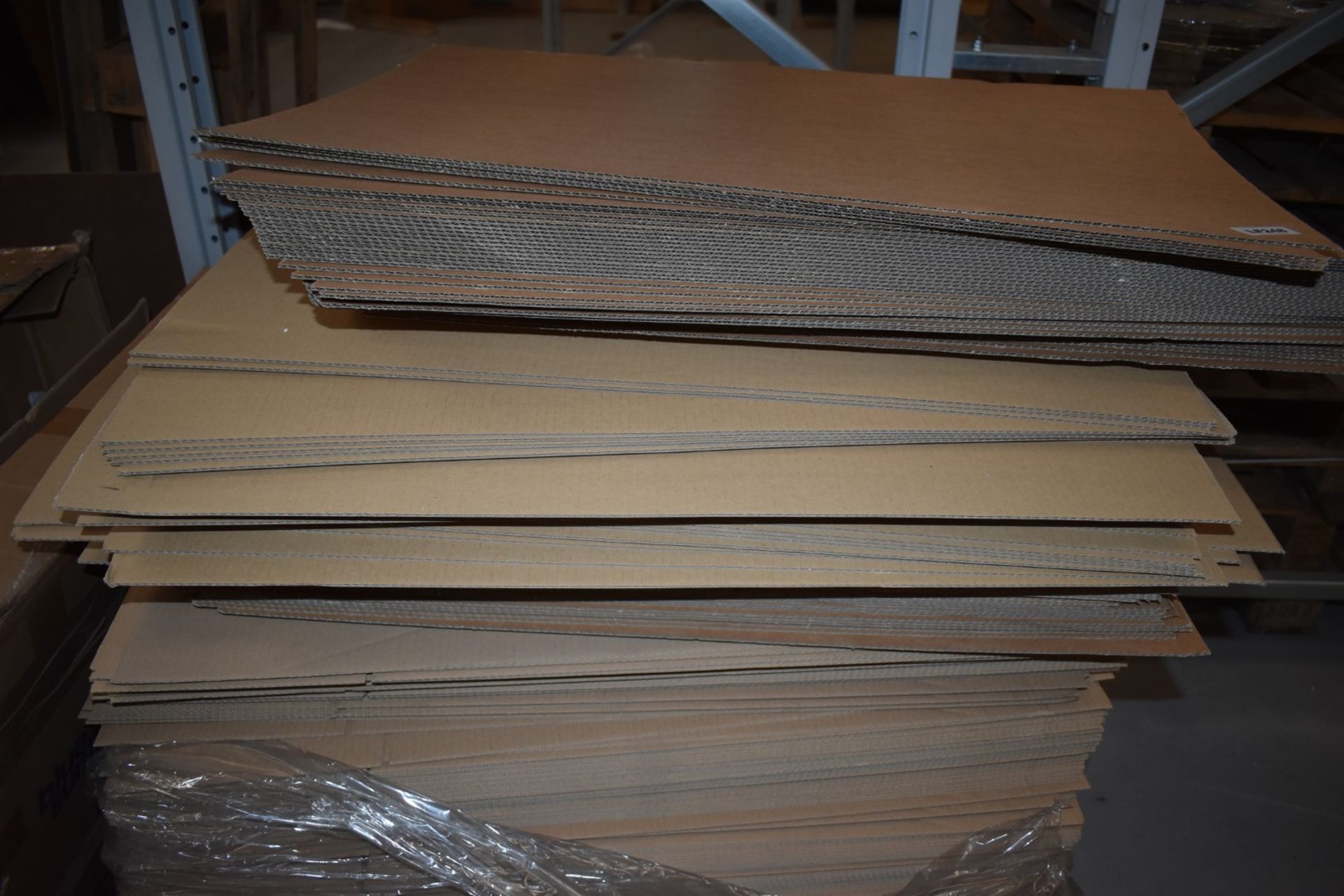 1 x Pallet of Cardboard Sheets - Used For Packing and Shipping Pallet Protection - Approx Sizse 90 x - Image 3 of 4