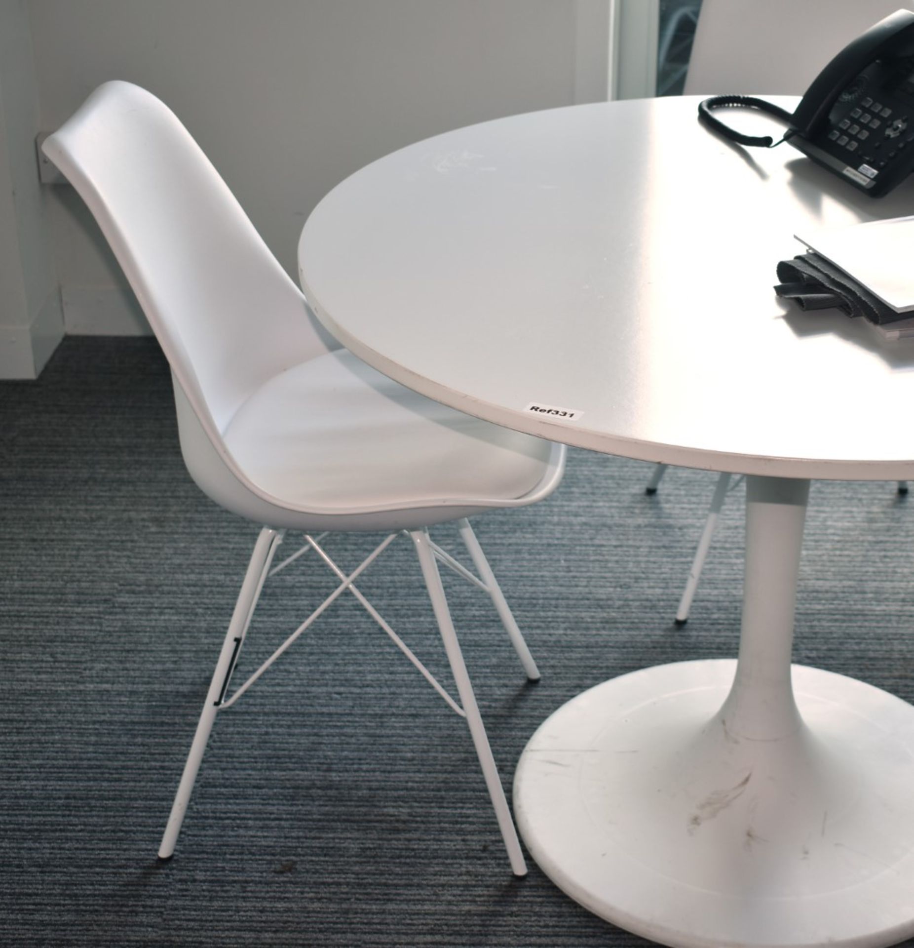 1 x Round Meeting Tabe With Four Eames Style Chairs - Retro Design in White  - Height 74cm x - Image 2 of 4