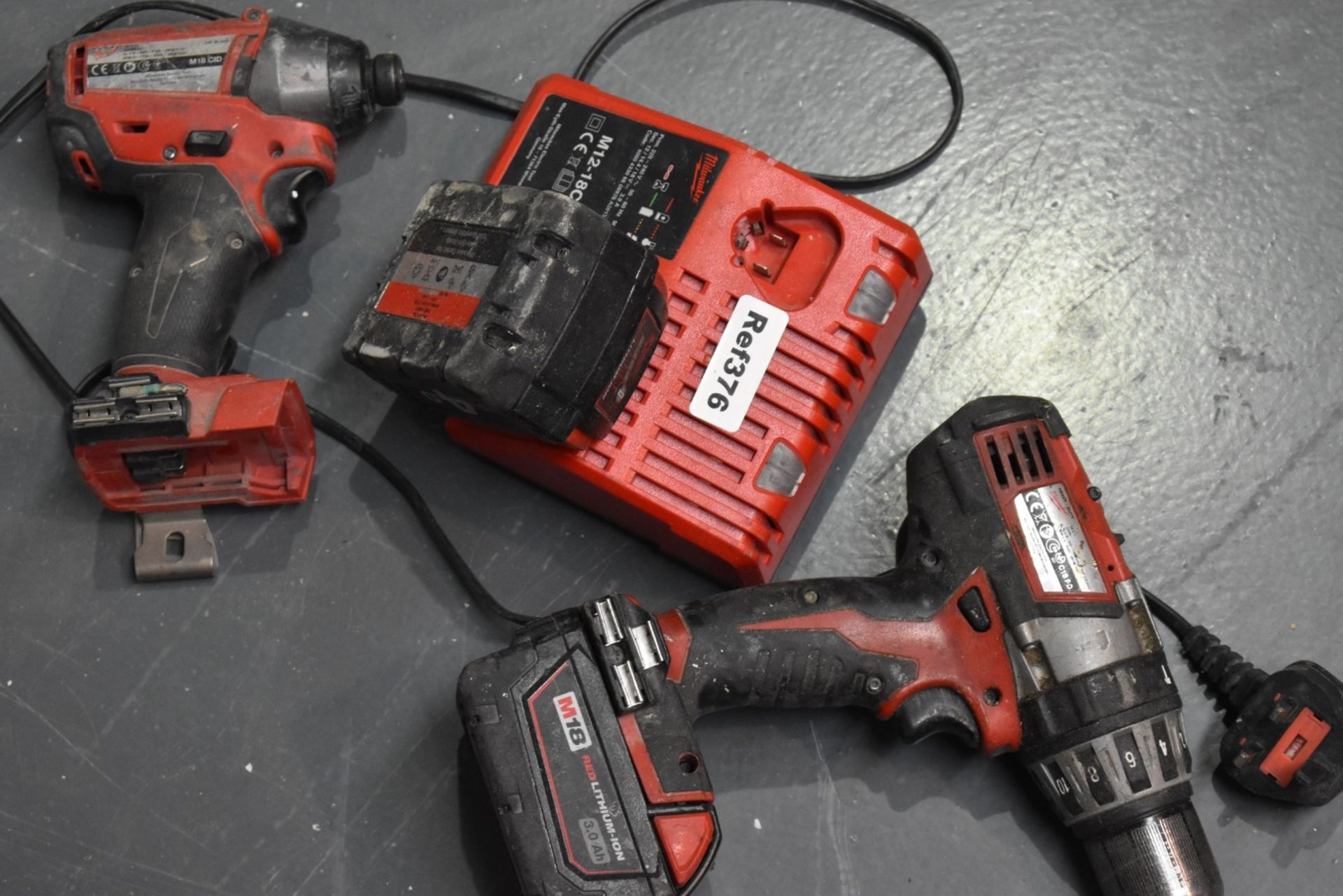 1 x Milwaukee Cordless Heavy Duty Drill Set - Includes 2 x Drills, 2 x Batteries and 1 x Charger - - Bild 7 aus 7