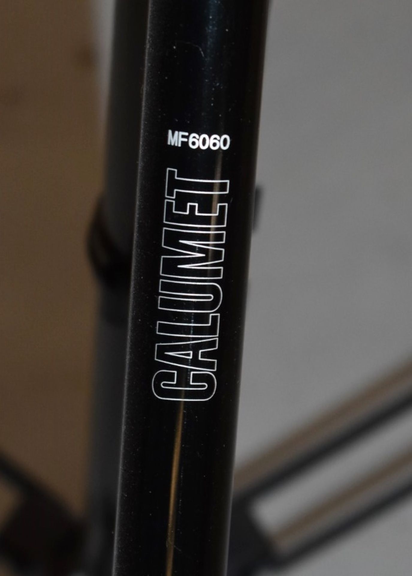 1 x Pair of Calumet MF6060 Photography Light Tripod Stands - Ref LF250 WH - CL530 - Location: - Image 3 of 4