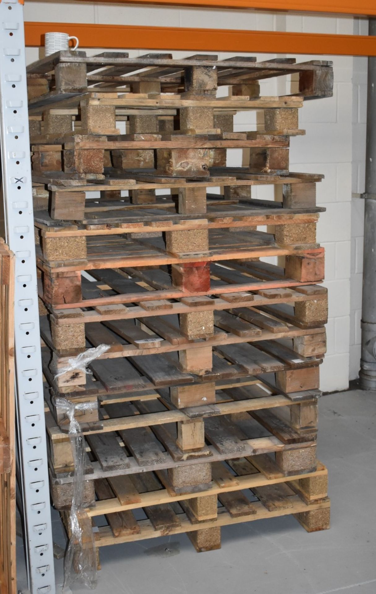 Approx 120 x UK Sized Pallets - 120 x 100 cm Wooden Pallets From Warehouse Clearance - The Pallets - Image 4 of 11