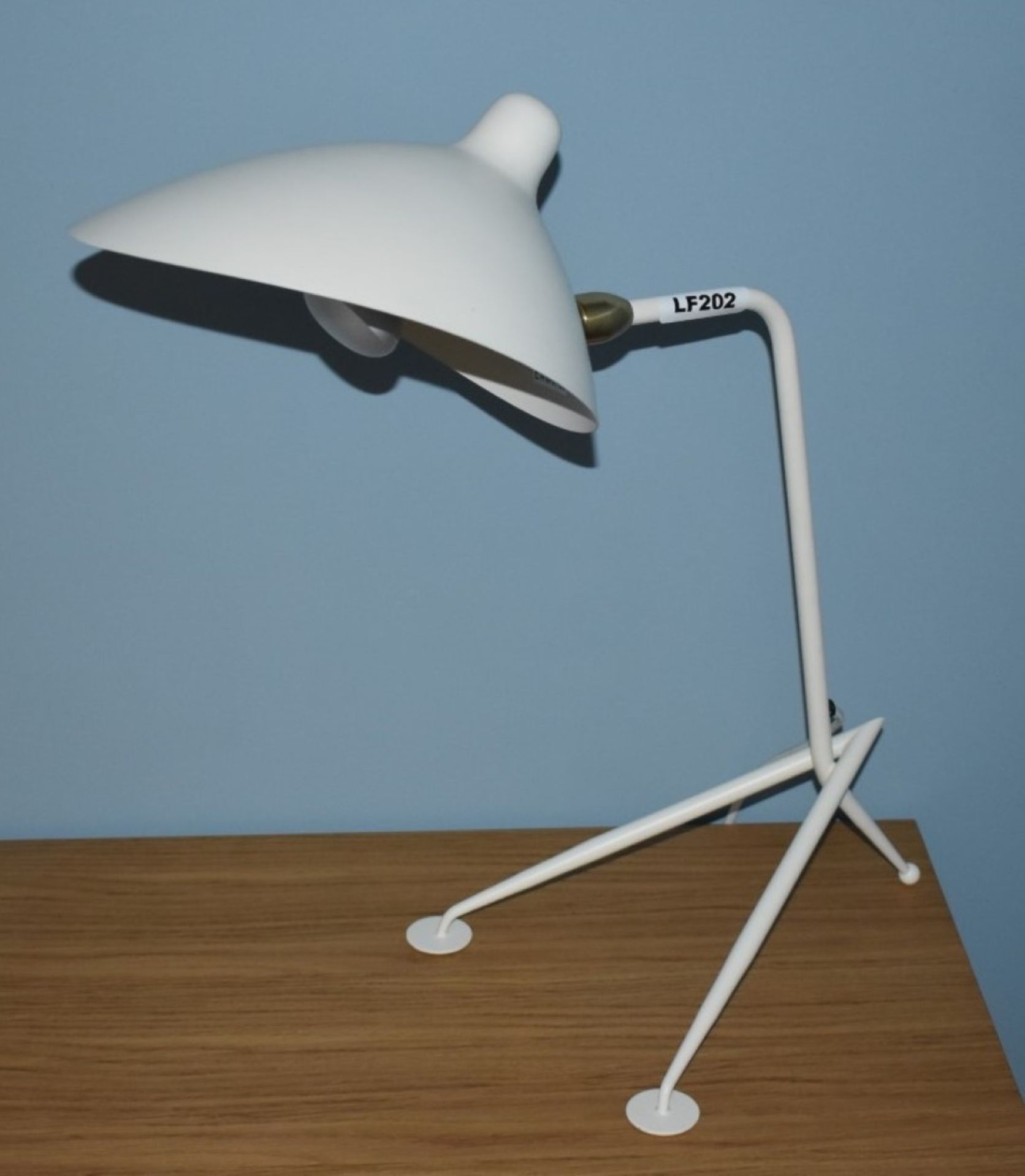1 x Desk Lamp in White With Inline On/Off Switch and 1950's Inspired Design - Height 48 cms - Image 2 of 6