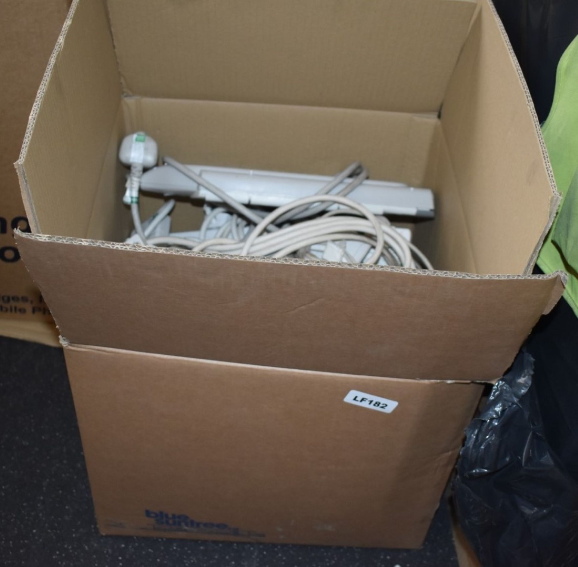 1 x Box Full of 240v Extension Plug Cables - Image 2 of 2