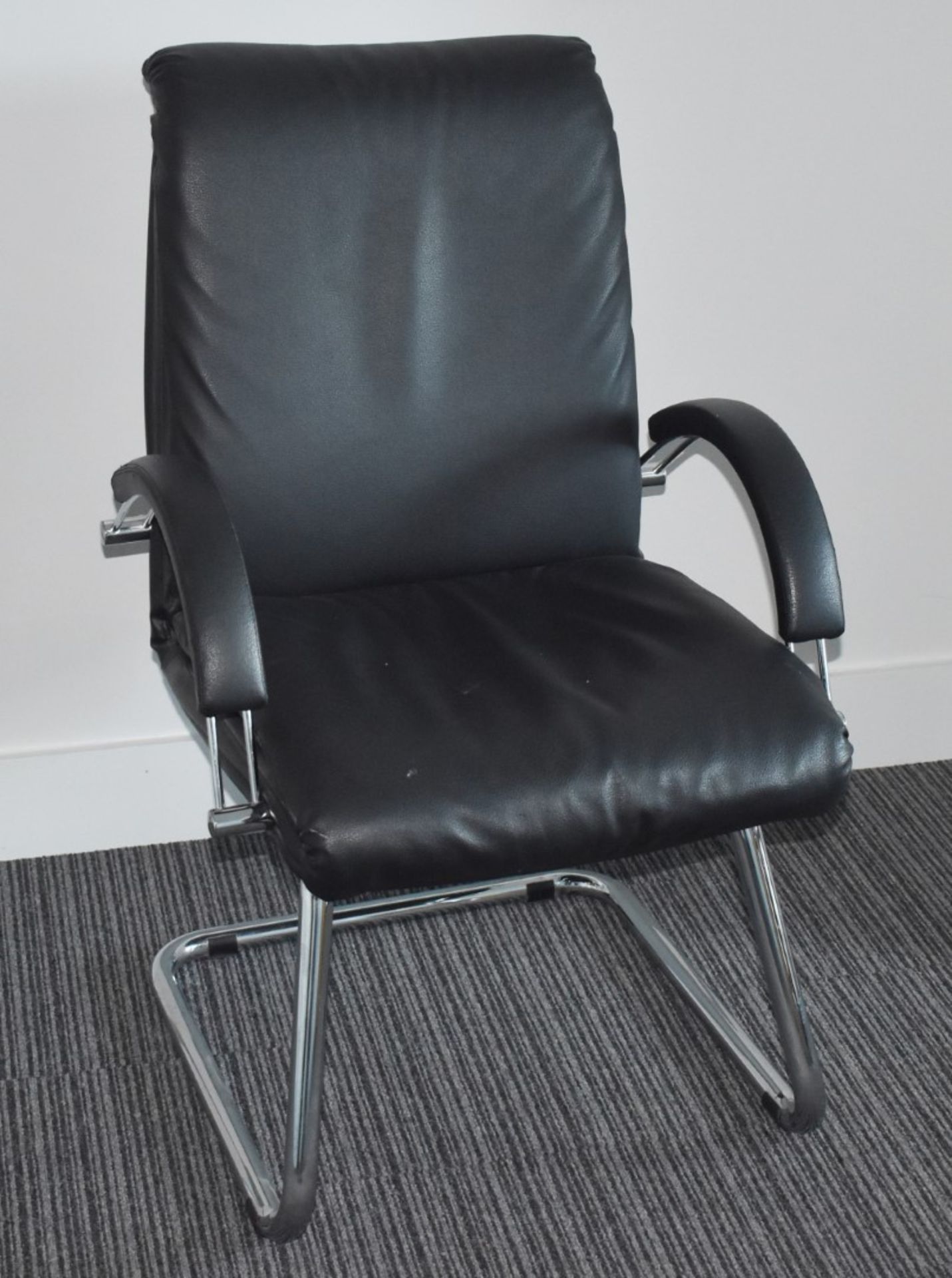 1 x Office Table and Leather Office Chairs - Table Size H74 x W122 x D70 cms - Ref 333 - CL501 - - Image 3 of 3