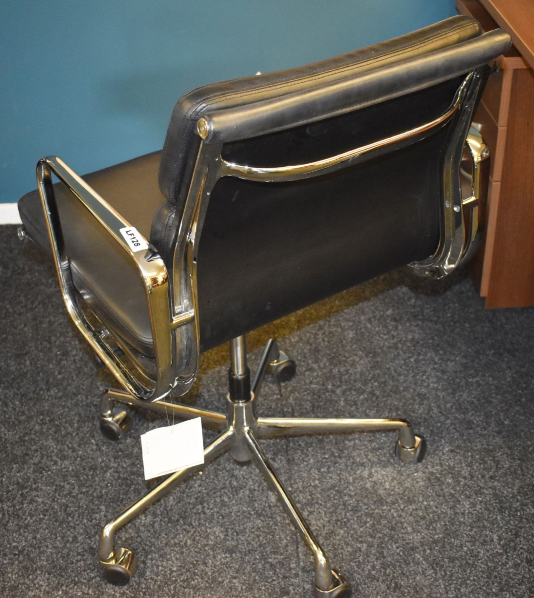 1 x Eames Inspired Office Chair - Swivel Office Chair Upholstered in Black Leather - Image 4 of 4