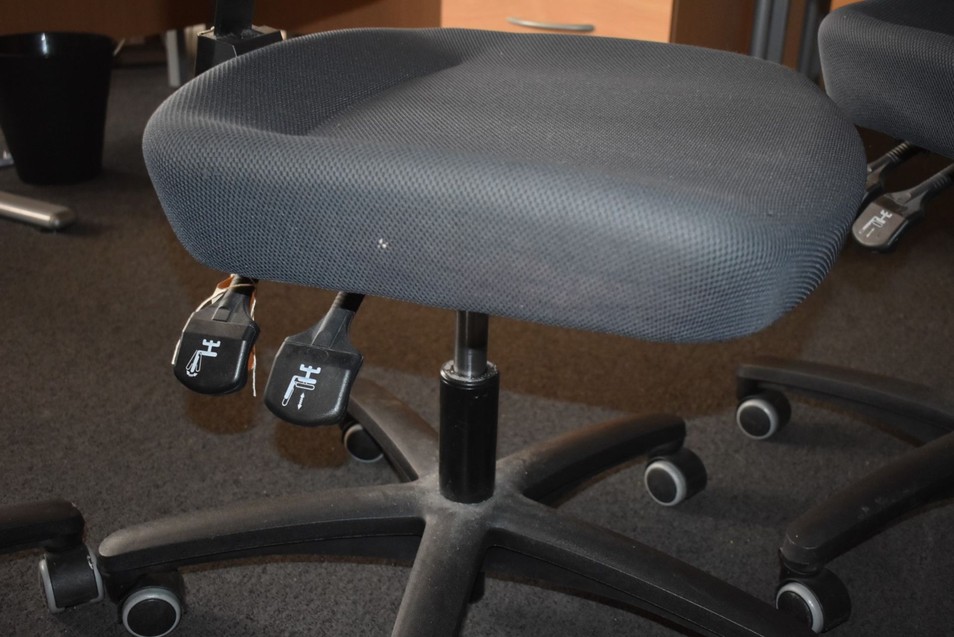 4 x Ergonomical Office Chairs in Grey - Gas Lift Height Adjustable - CL529 - Location: Wakefield - Image 3 of 6