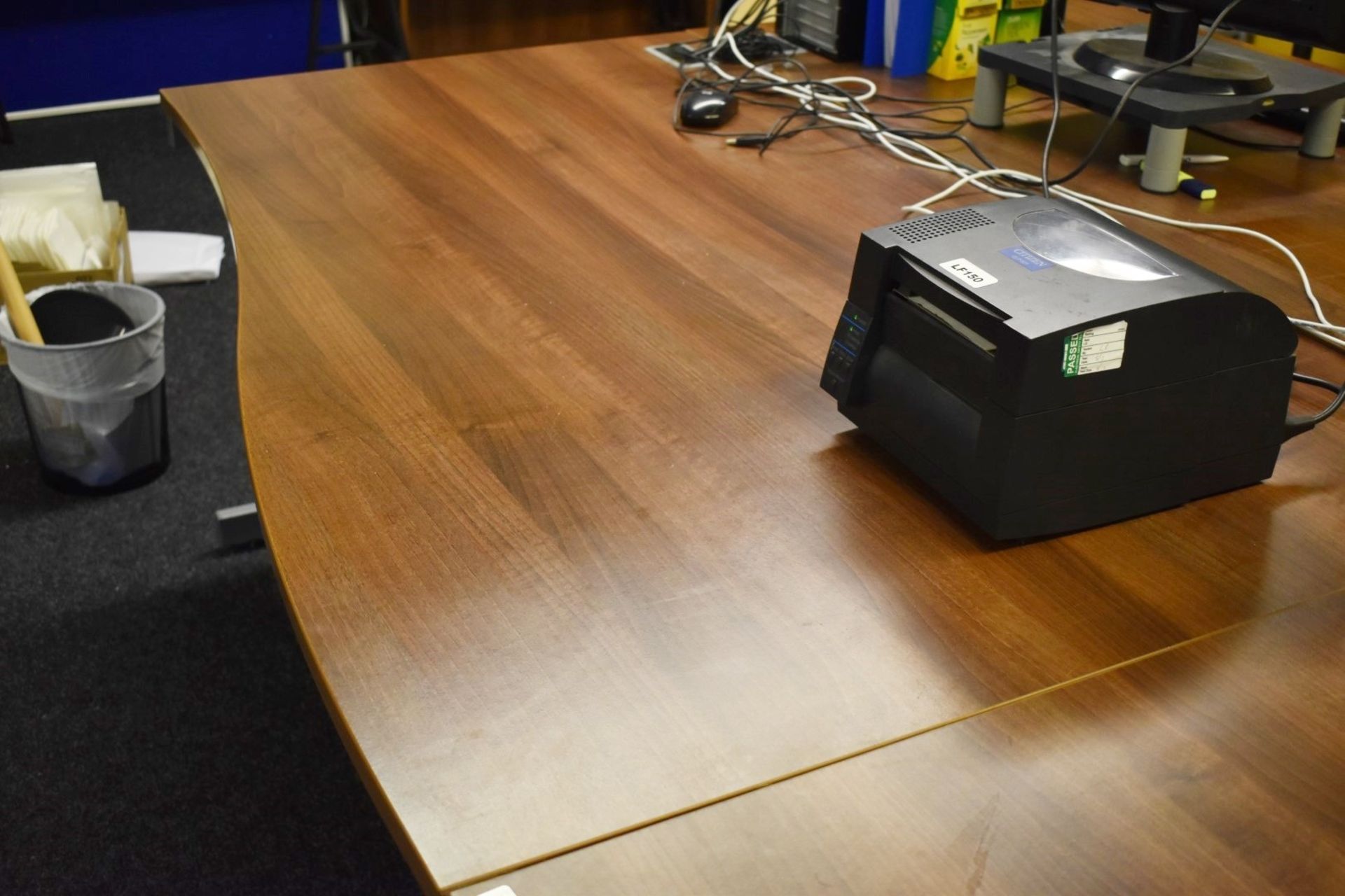 4 x Wave Office Desks With a Contemporary Walnut Finish - Ideal For Small Businesses - Image 6 of 9