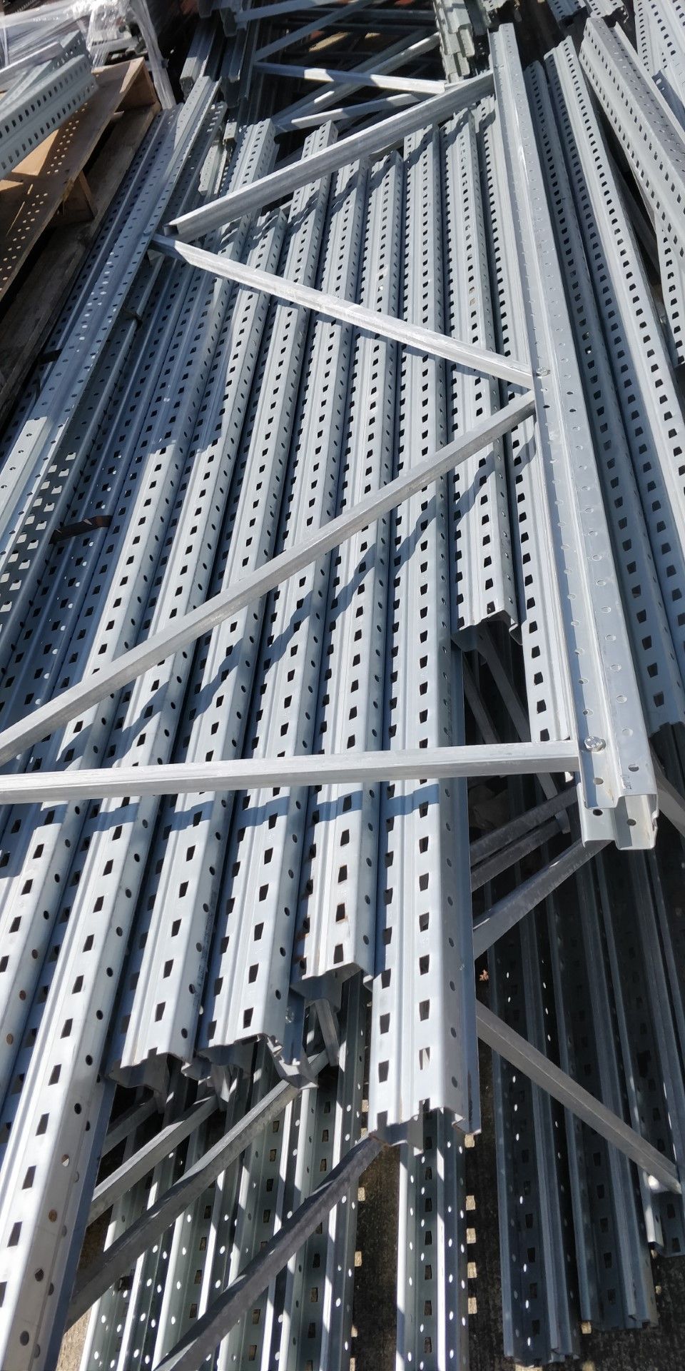 Approx 35 x Bays of Warehouse Shelving - Pallet Racking - Includes 33 x Uprights and 60 x Crossbeams - Image 2 of 8