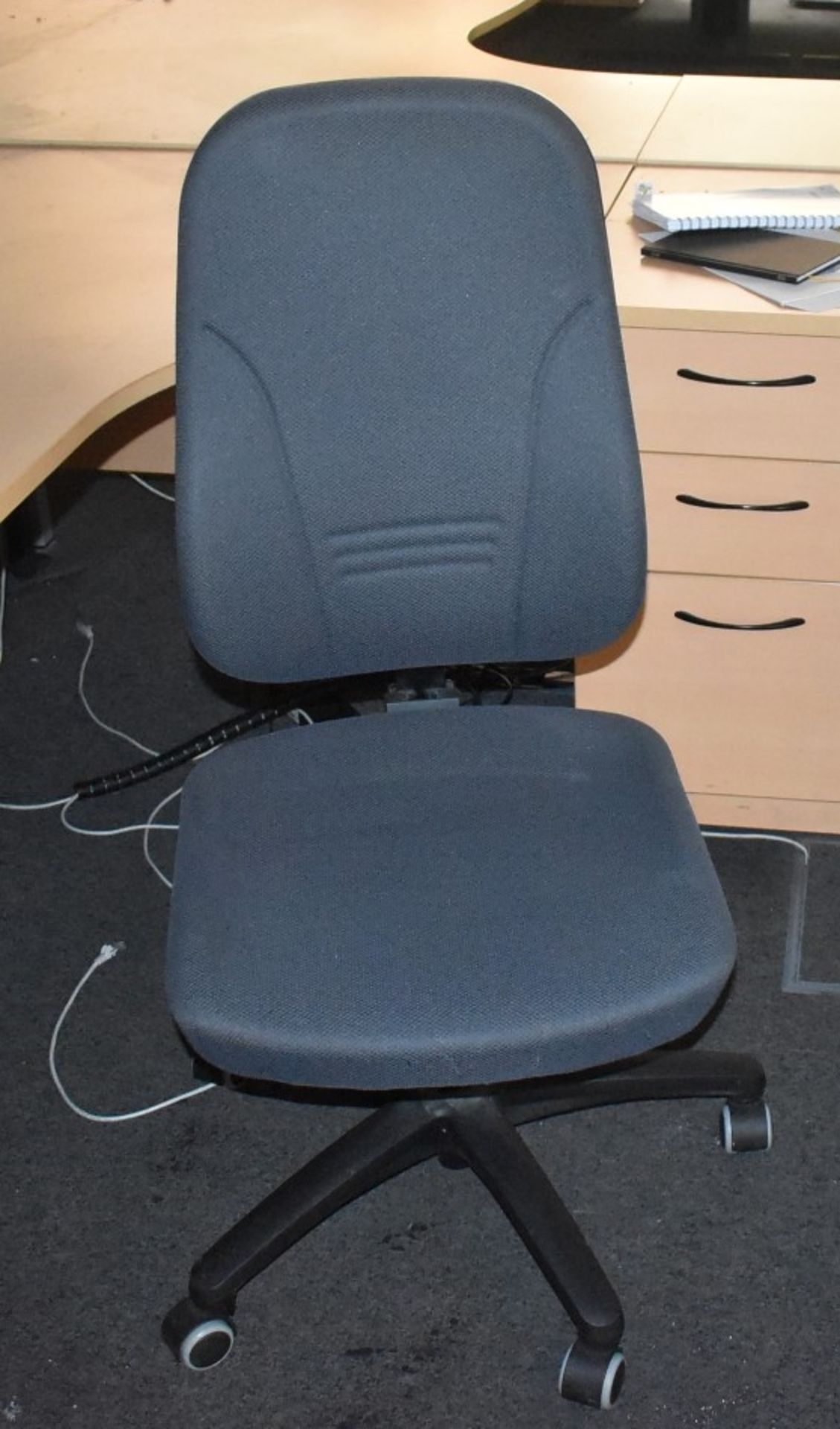 4 x Ergonomical Office Chairs in Grey - Gas Lift Height Adjustable - CL529 - Location: Wakefield - Image 5 of 6