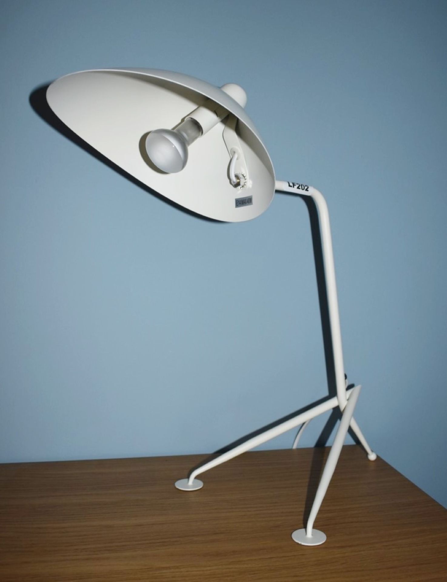 1 x Desk Lamp in White With Inline On/Off Switch and 1950's Inspired Design - Height 48 cms
