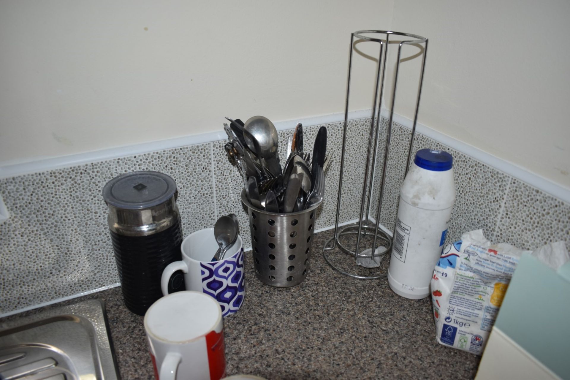 1 x Assorted Collection of Kitchen Accessories Including Cutlery, Cups, Plates, Glasses, Foods etc - Image 8 of 10