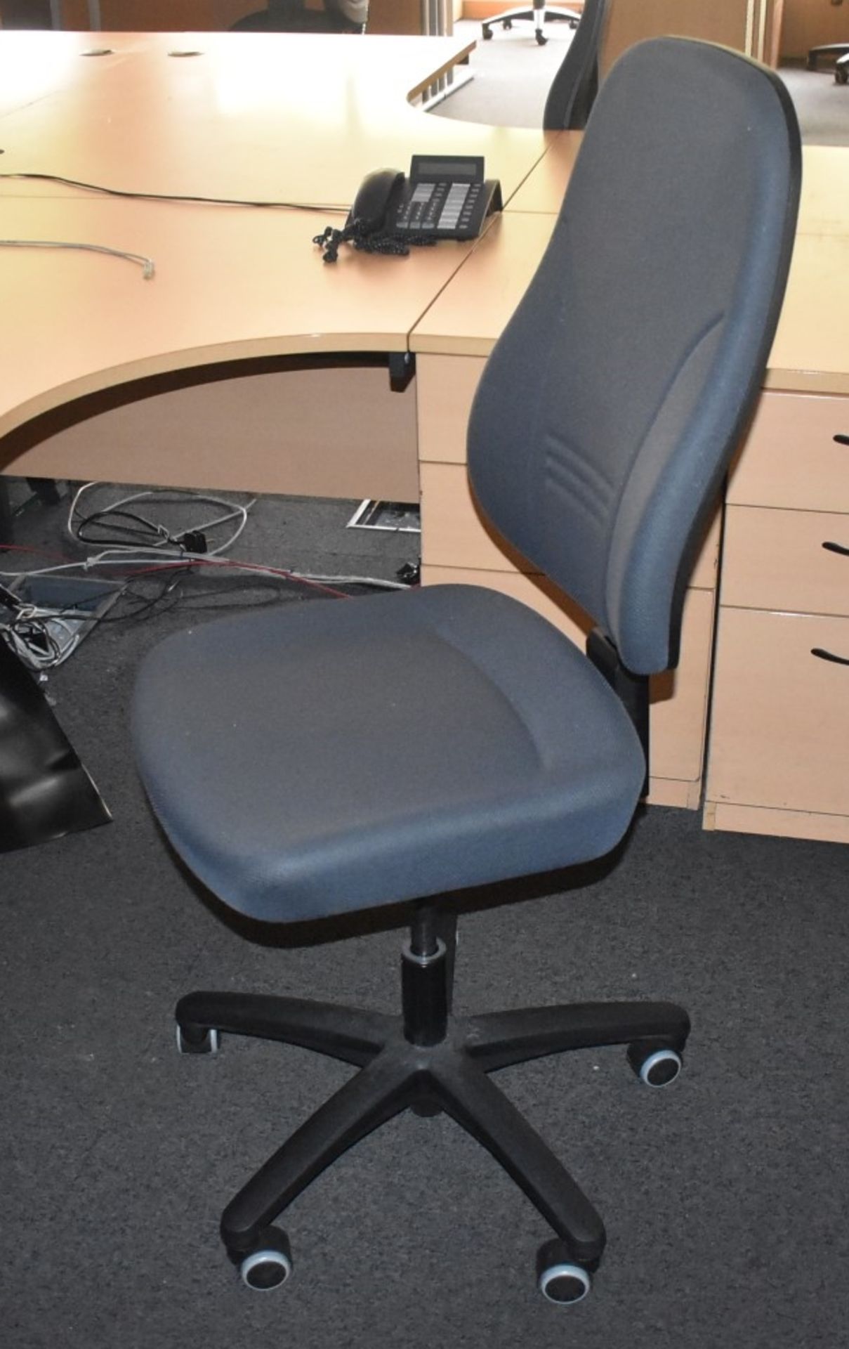 4 x Ergonomical Office Chairs in Grey - Gas Lift Height Adjustable - CL529 - Location: Wakefield - Image 6 of 6