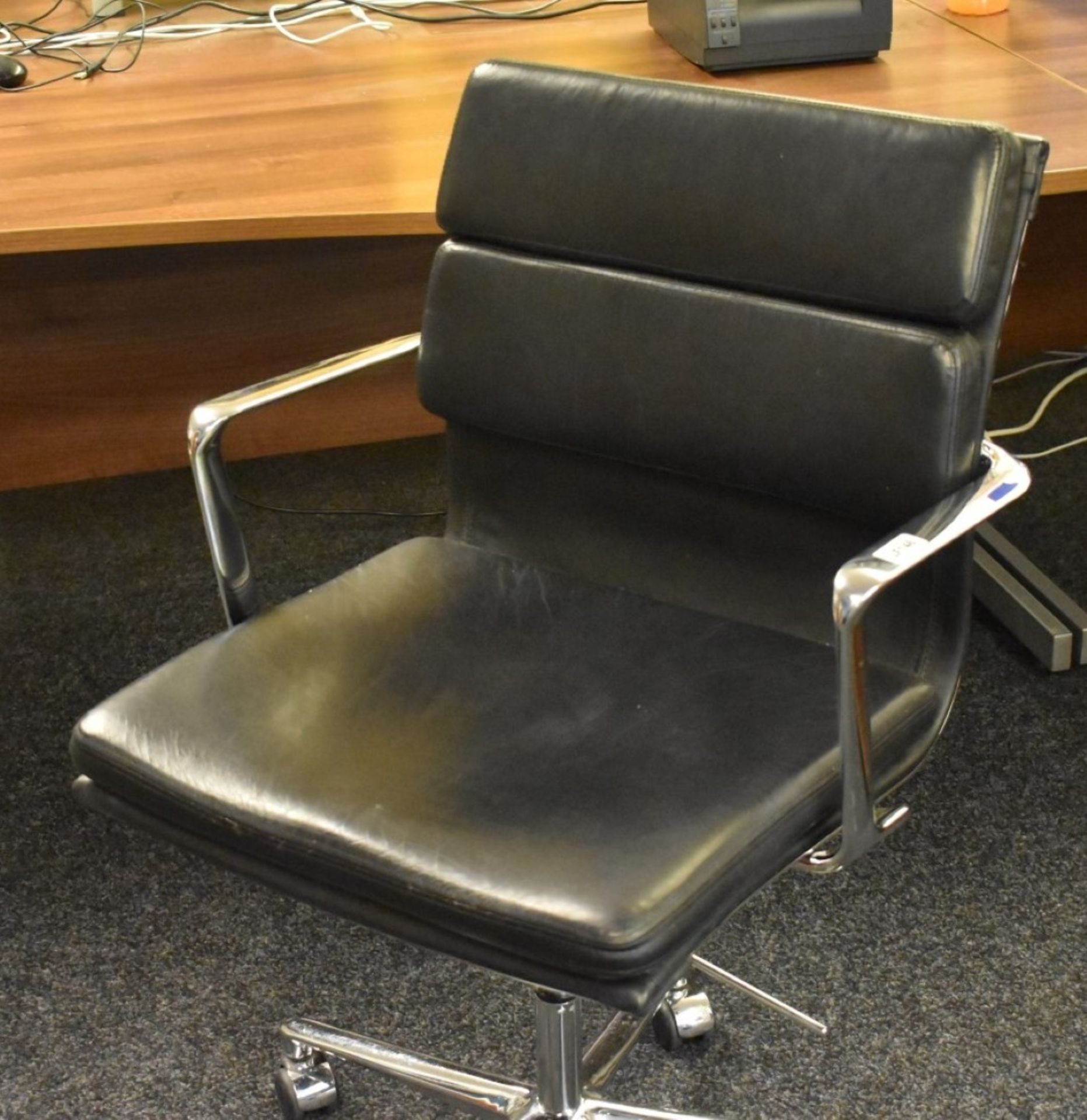 1 x Eames Inspired Office Chair - Swivel Office Chair Upholstered in Black Leather - Image 3 of 7