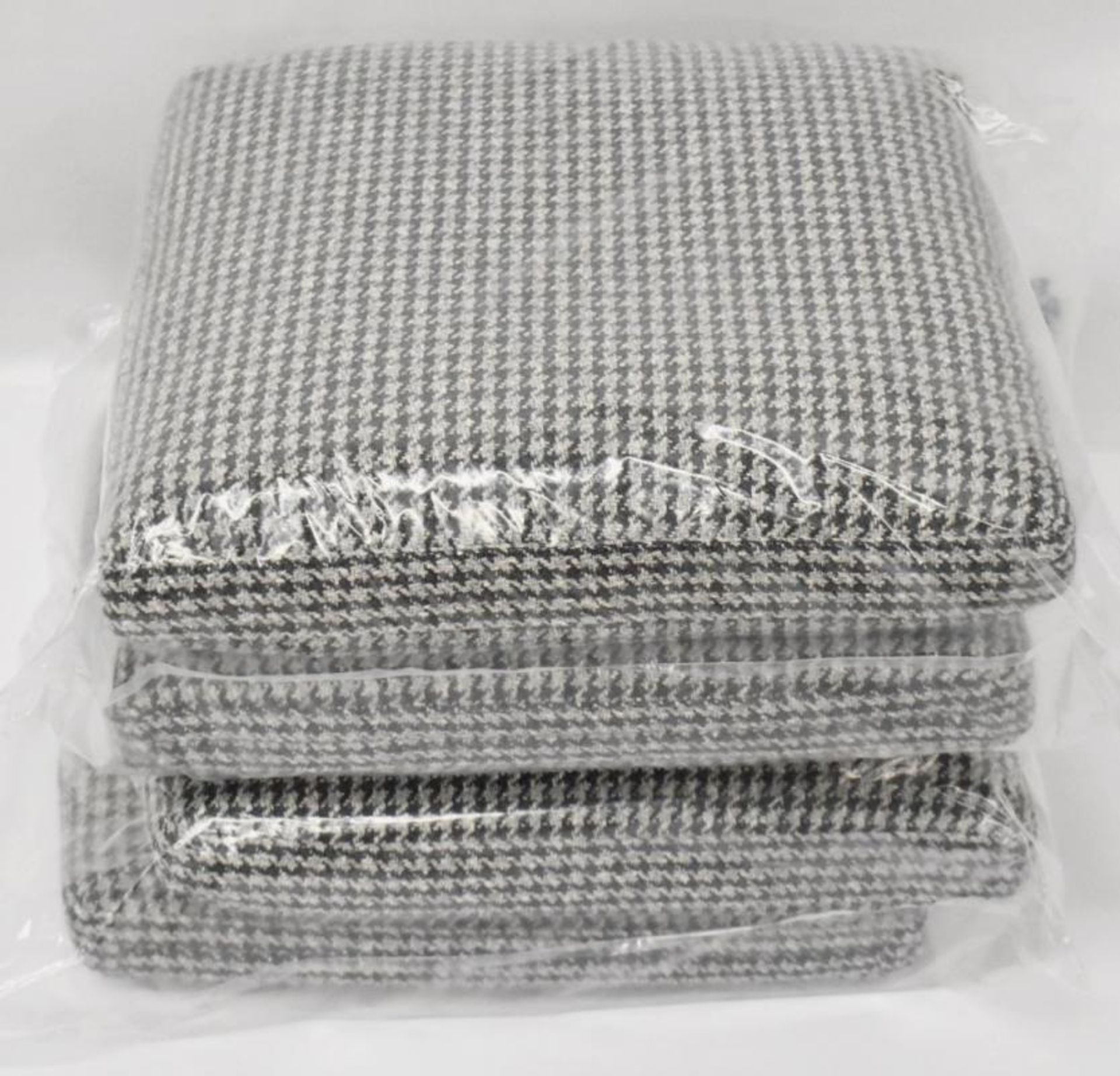 4 x B&B ITALIA 'Andy 13' Sofa Back Cushions In A Premium Woven Houndstooth Fabric - Ref: 5089331/A/P - Image 4 of 4