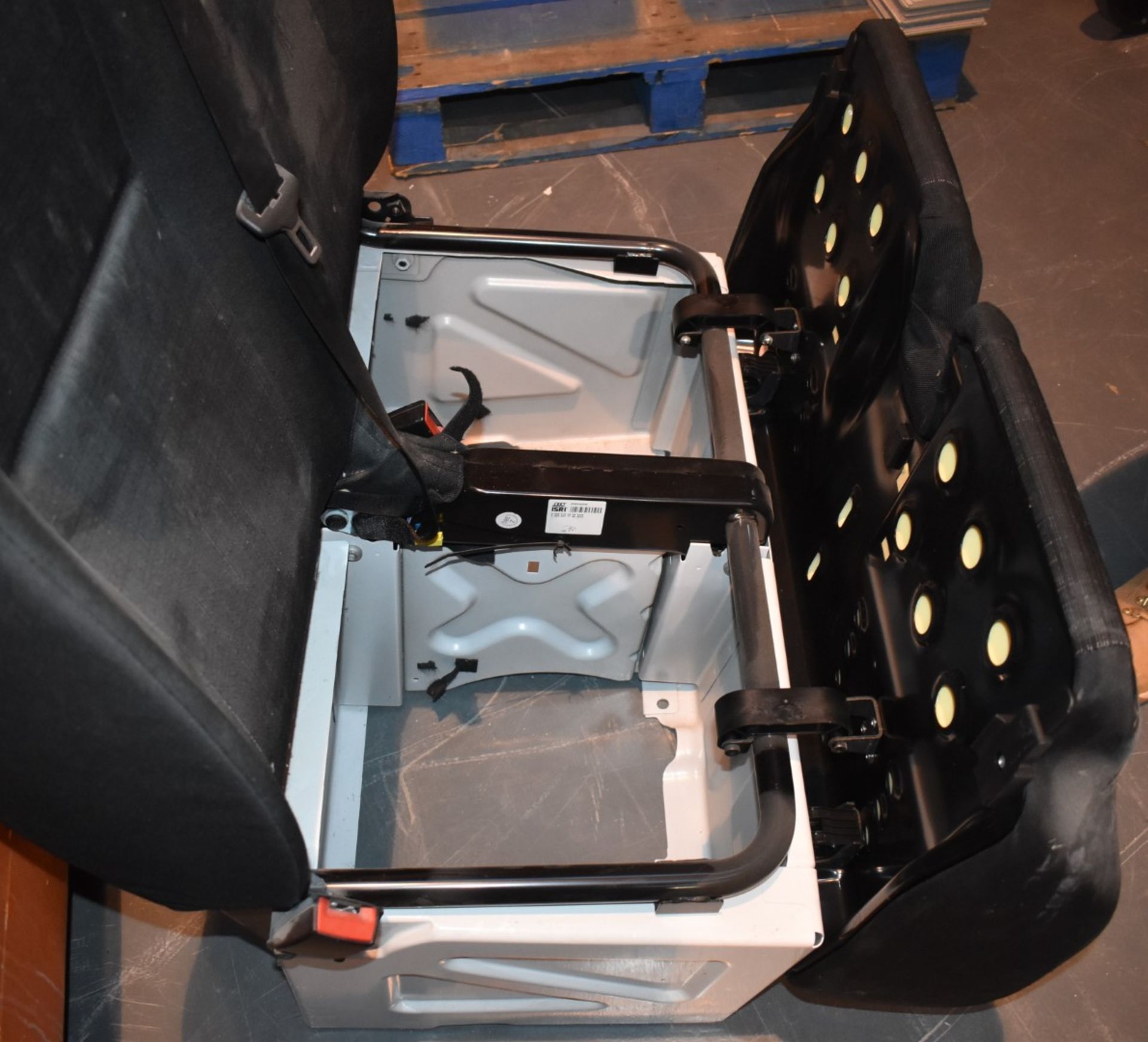 1 x Set of Mercedes Sprinter Van Seats - CL501 - Location: Warrington WA5 Auction details:Lots are - Bild 4 aus 11