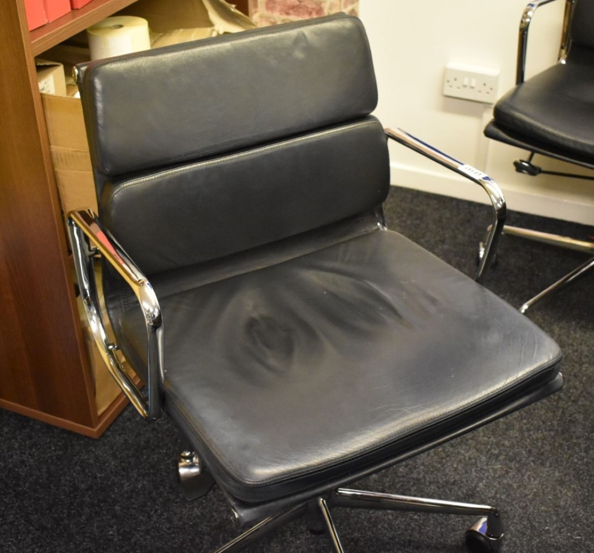 1 x Eames Inspired Office Chair - Swivel Office Chair Upholstered in Black Leather - Image 3 of 6