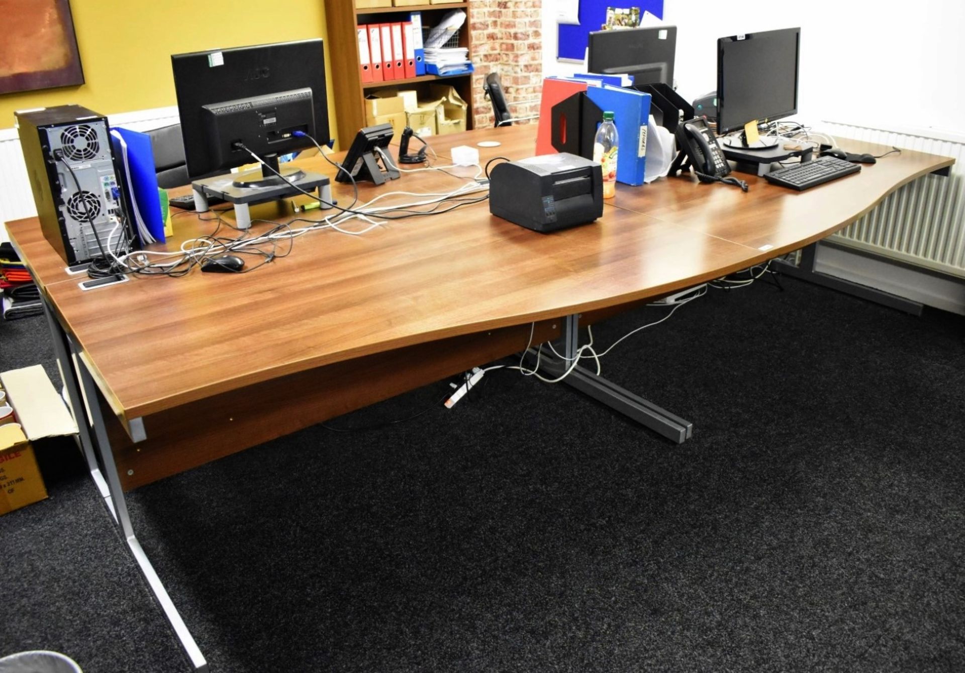 4 x Wave Office Desks With a Contemporary Walnut Finish - Ideal For Small Businesses - Image 2 of 9