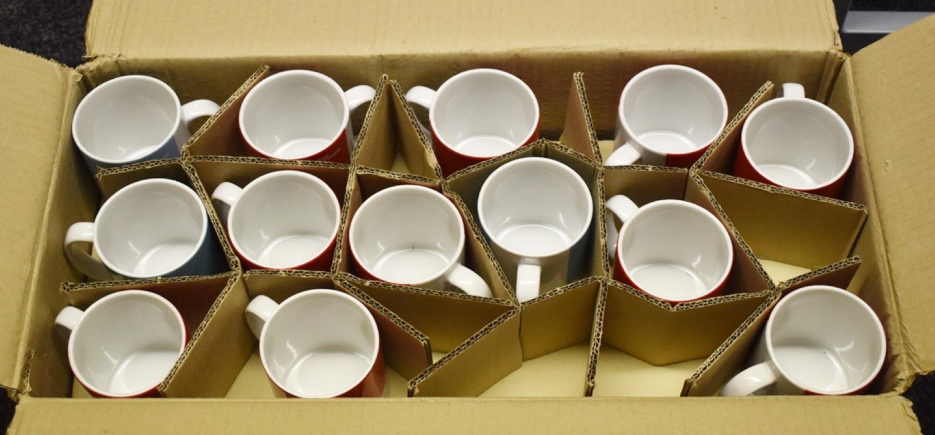 31 x Drinking Cups in Two Colours - New and Unused - Image 2 of 2