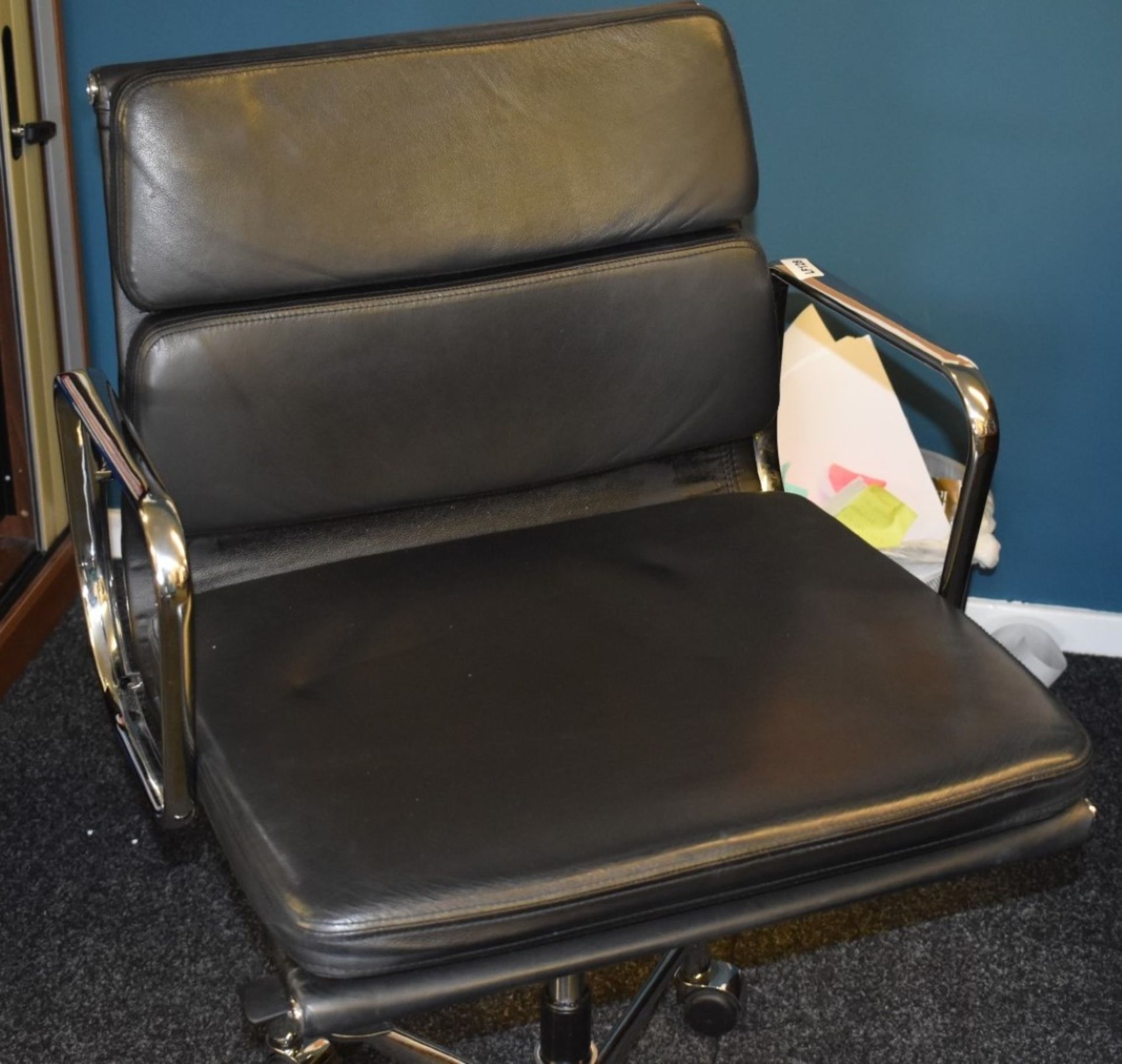 1 x Eames Inspired Office Chair - Swivel Office Chair Upholstered in Black Leather - Image 3 of 4