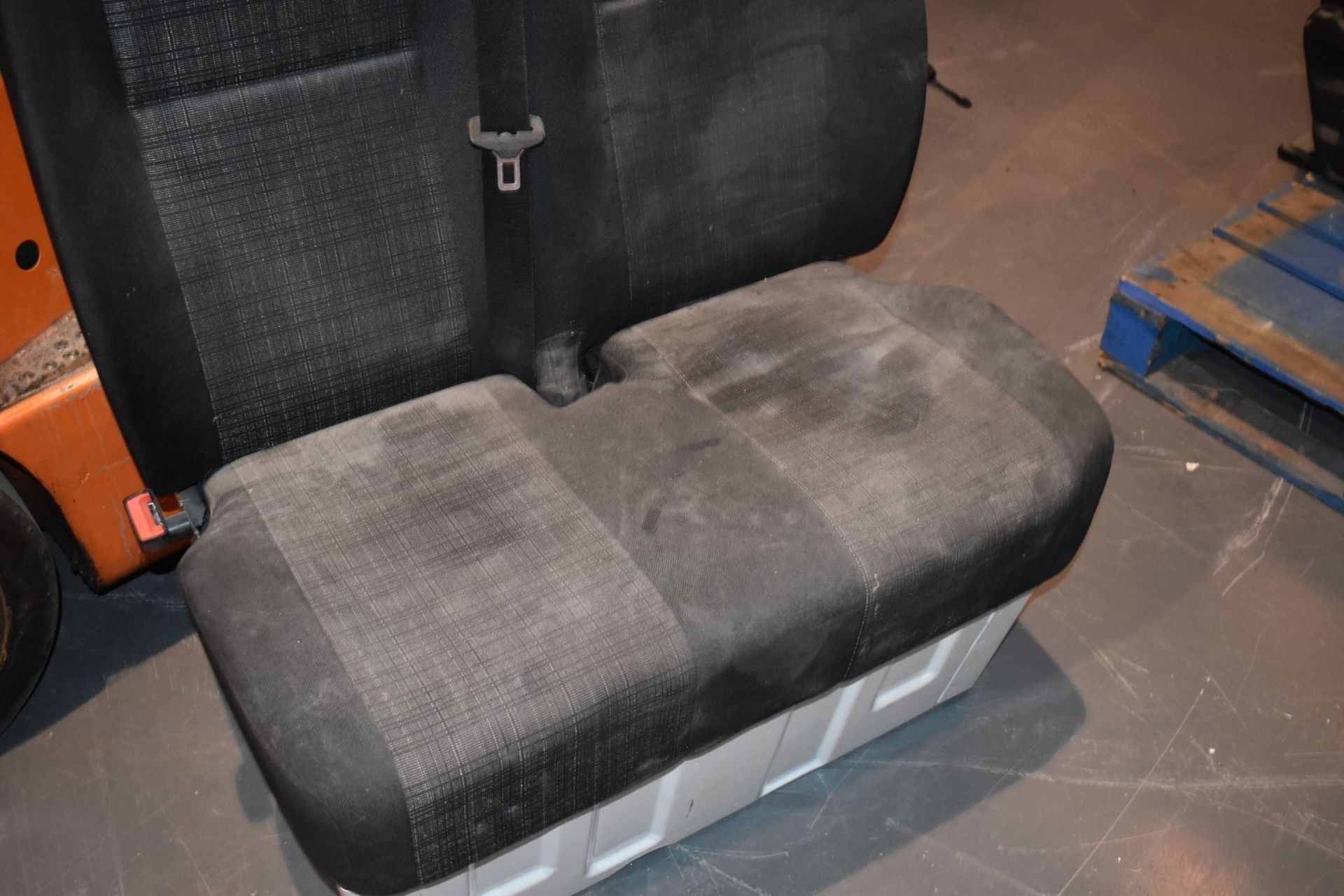 1 x Set of Mercedes Sprinter Van Seats - CL501 - Location: Warrington WA5 Auction details:Lots are - Bild 6 aus 11