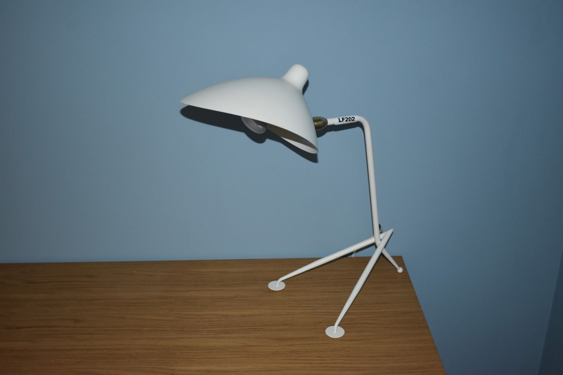 1 x Desk Lamp in White With Inline On/Off Switch and 1950's Inspired Design - Height 48 cms - Image 3 of 6