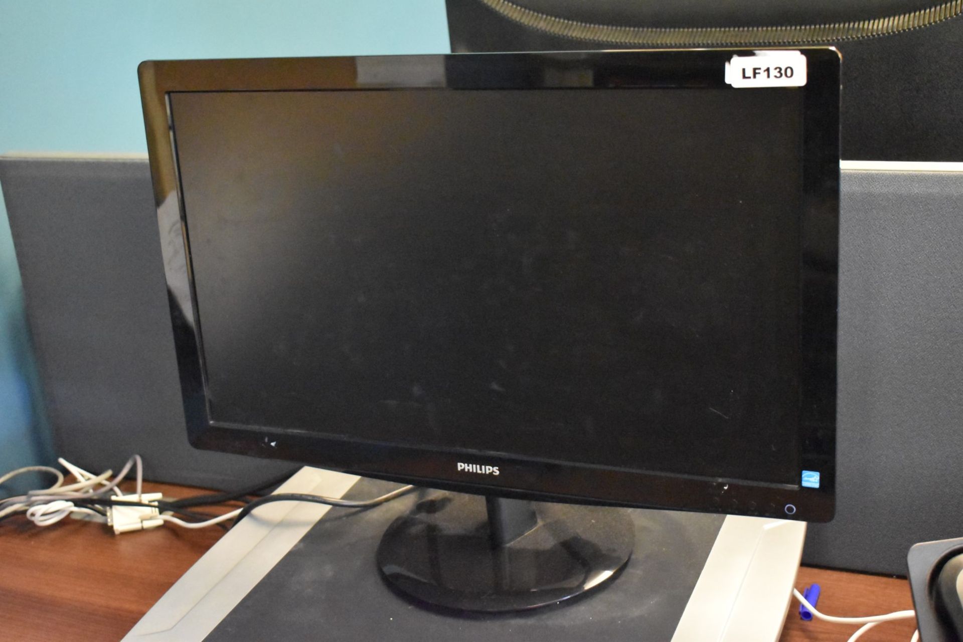 1 x Philips 236V Full HD 23 Inch LED Computer Monitor With Cables, Monitor Stand, Keyboard and Mouse - Image 2 of 4