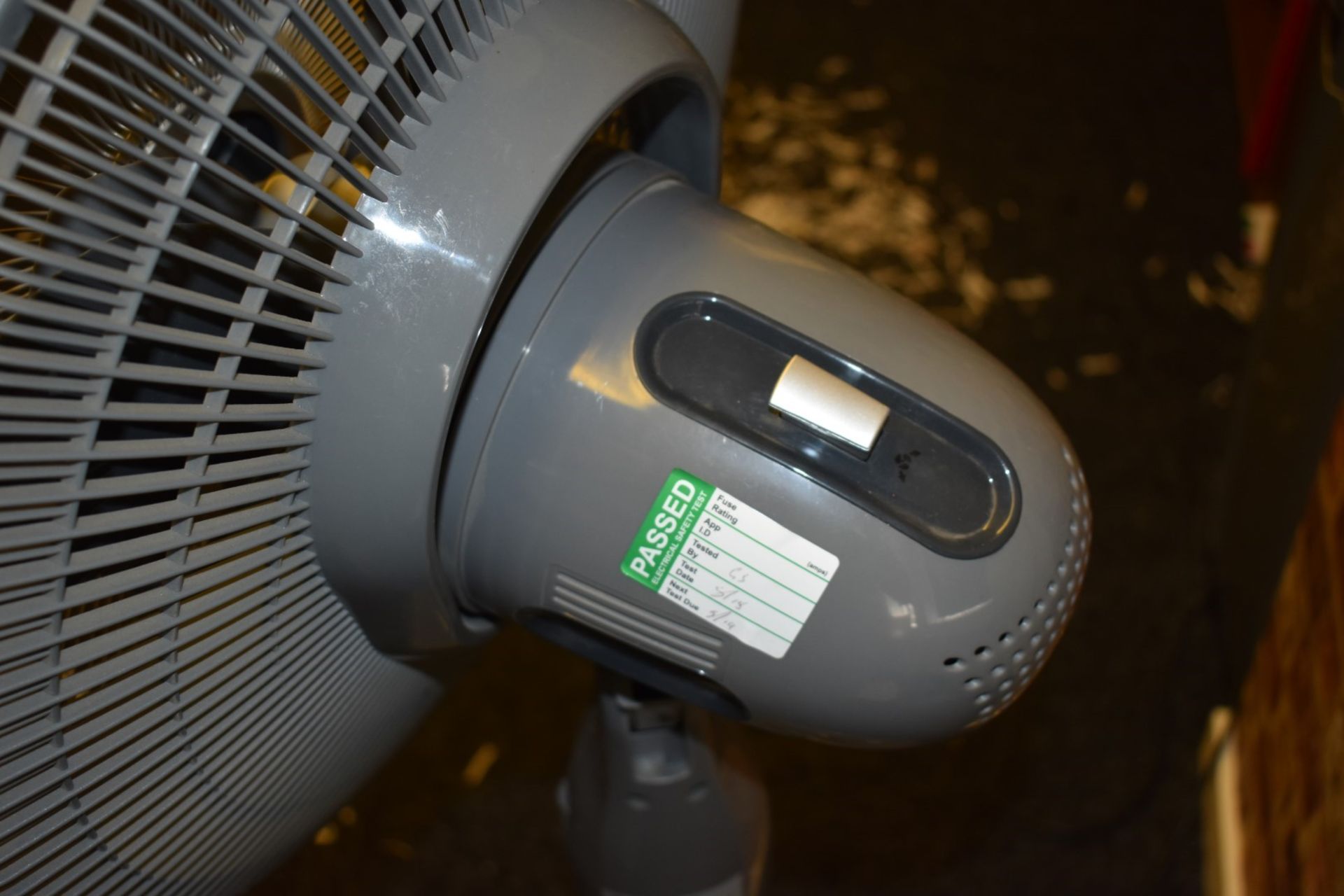 1 x Bionaire Double Blade 16 Inch Oscillating Floor Standing Fan / Air Cooler - Image 6 of 7